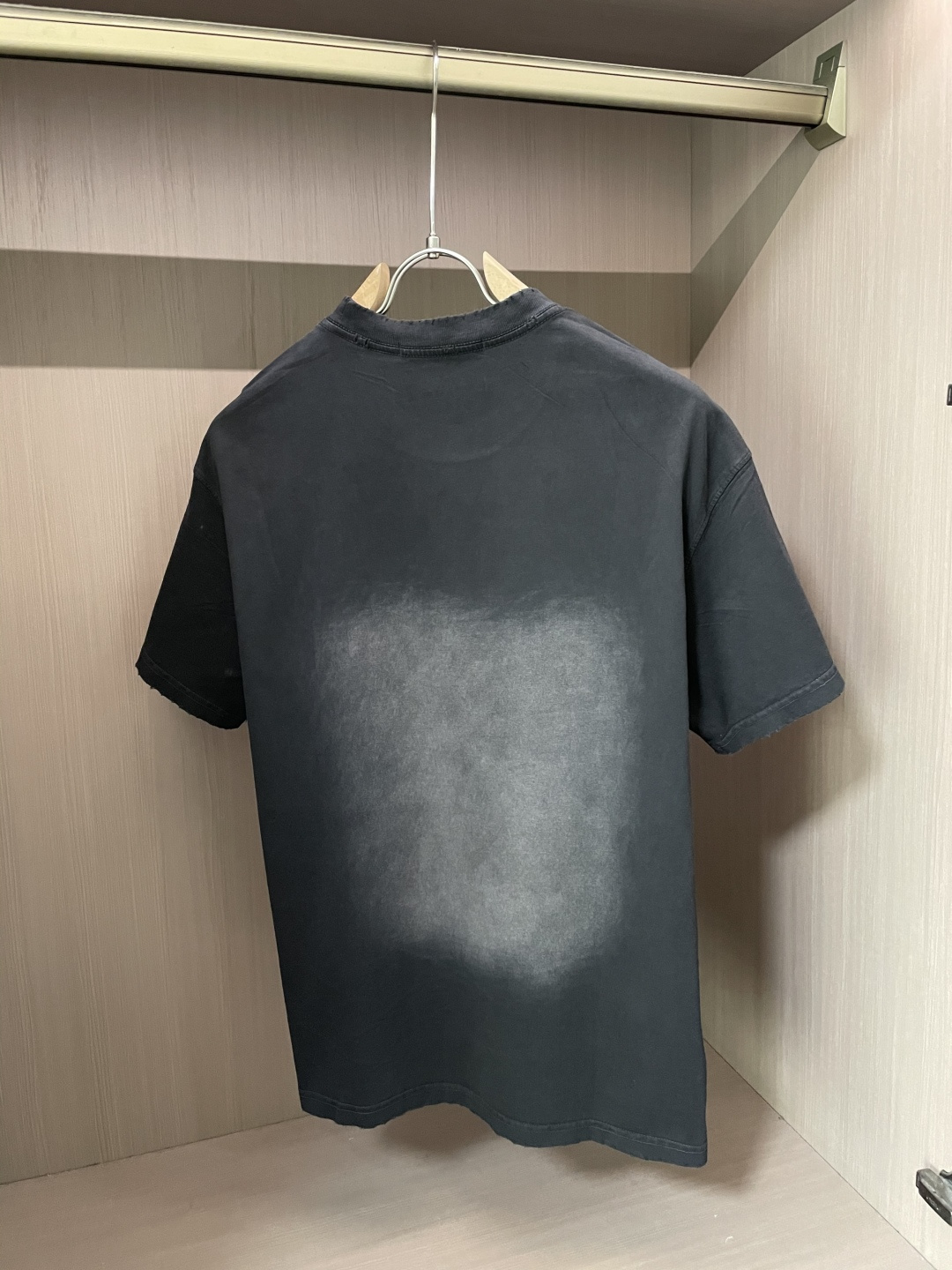  
 Y-3 2025春夏新款首发专柜最新款短袖圆领T恤 高端订制 设计前卫时尚！品牌logo重工艺设计