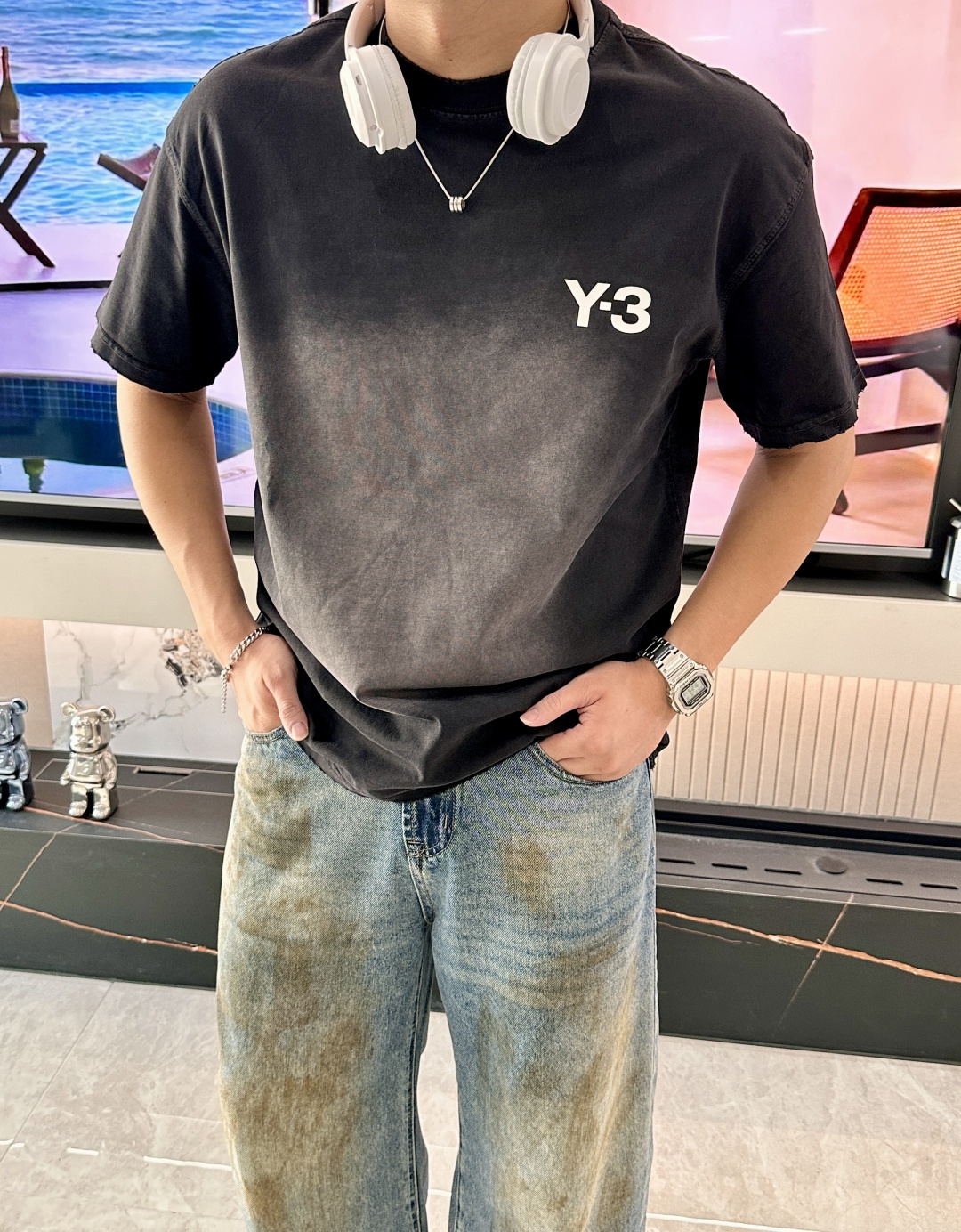 NO:509930,Y-3 2025 spring and summer new style first-time counter latest short-sleeved round-neck T-shirt, high-end customization, avant-garde and fashionable design!  Brand logo heavy craft design, high-end customized mercerized cotton fabric, soft feel, comfortable to wear, exquisite counter-level car line, fine workmanship, invincible and handsome upper body effect!  A must-have item for handsome men!  Code number M-3XL, T-shirt,tees,t-shirt,alexander wang19860909Y-3 2025春夏新款首发专柜最新款短袖圆领T恤 高端订制 设计前卫时尚！品牌logo重工艺设计 高端定制丝光棉面料.手感柔软.穿着舒适.专柜级别精致车线.做工精细.上身效果无敌帅气！型男必备单品！码数M-3XL,,T-shirt,tees，t-shirt,alexander wang,Men's clothing