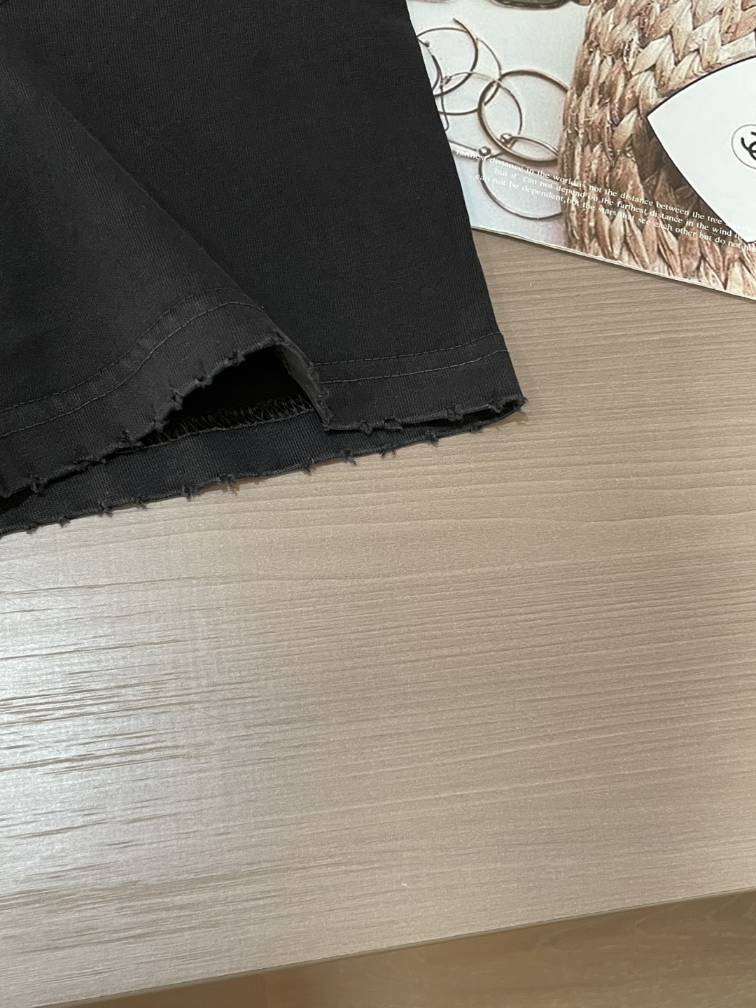  
 Y-3 2025春夏新款首发专柜最新款短袖圆领T恤 高端订制 设计前卫时尚！品牌logo重工艺设计