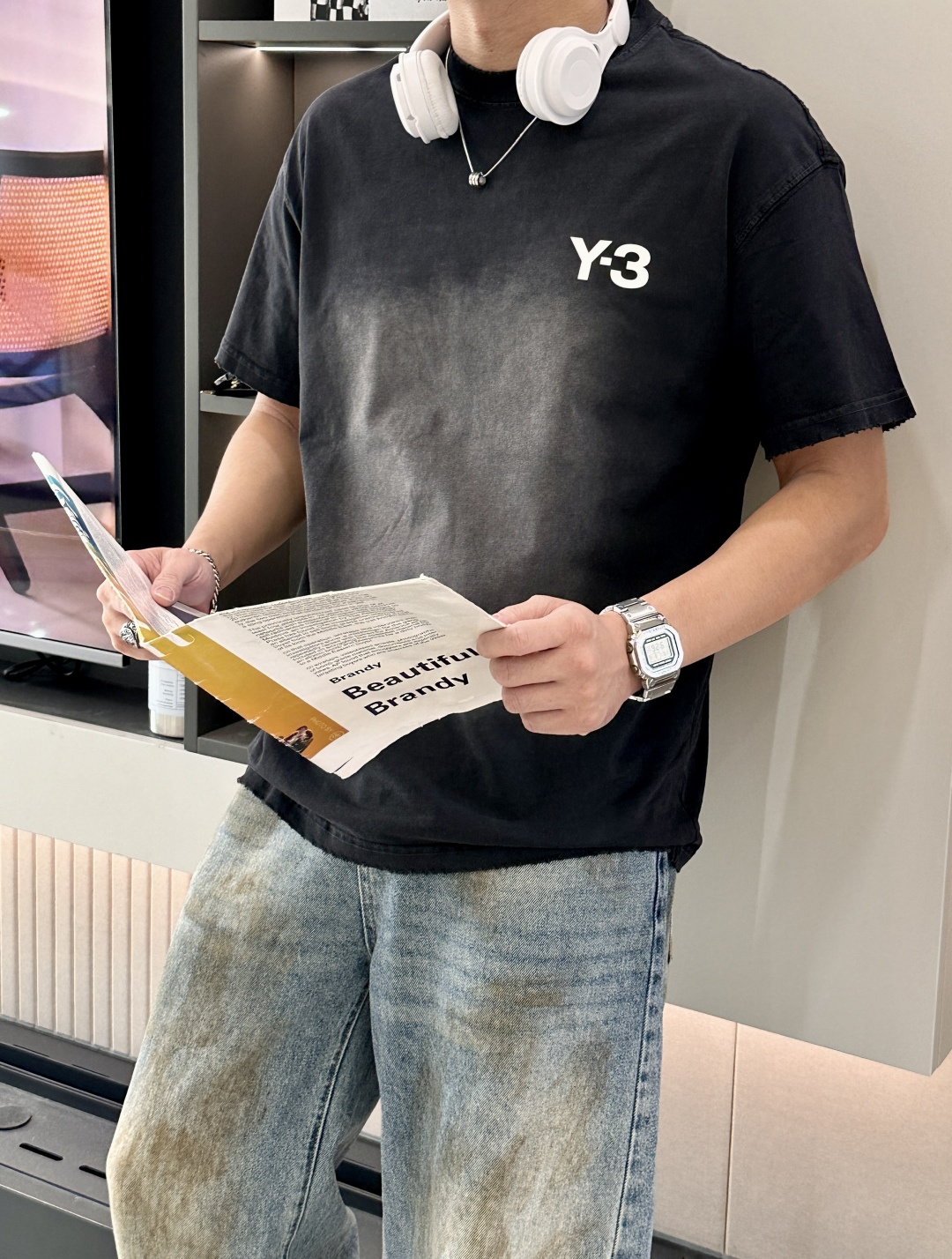  
 Y-3 2025春夏新款首发专柜最新款短袖圆领T恤 高端订制 设计前卫时尚！品牌logo重工艺设计