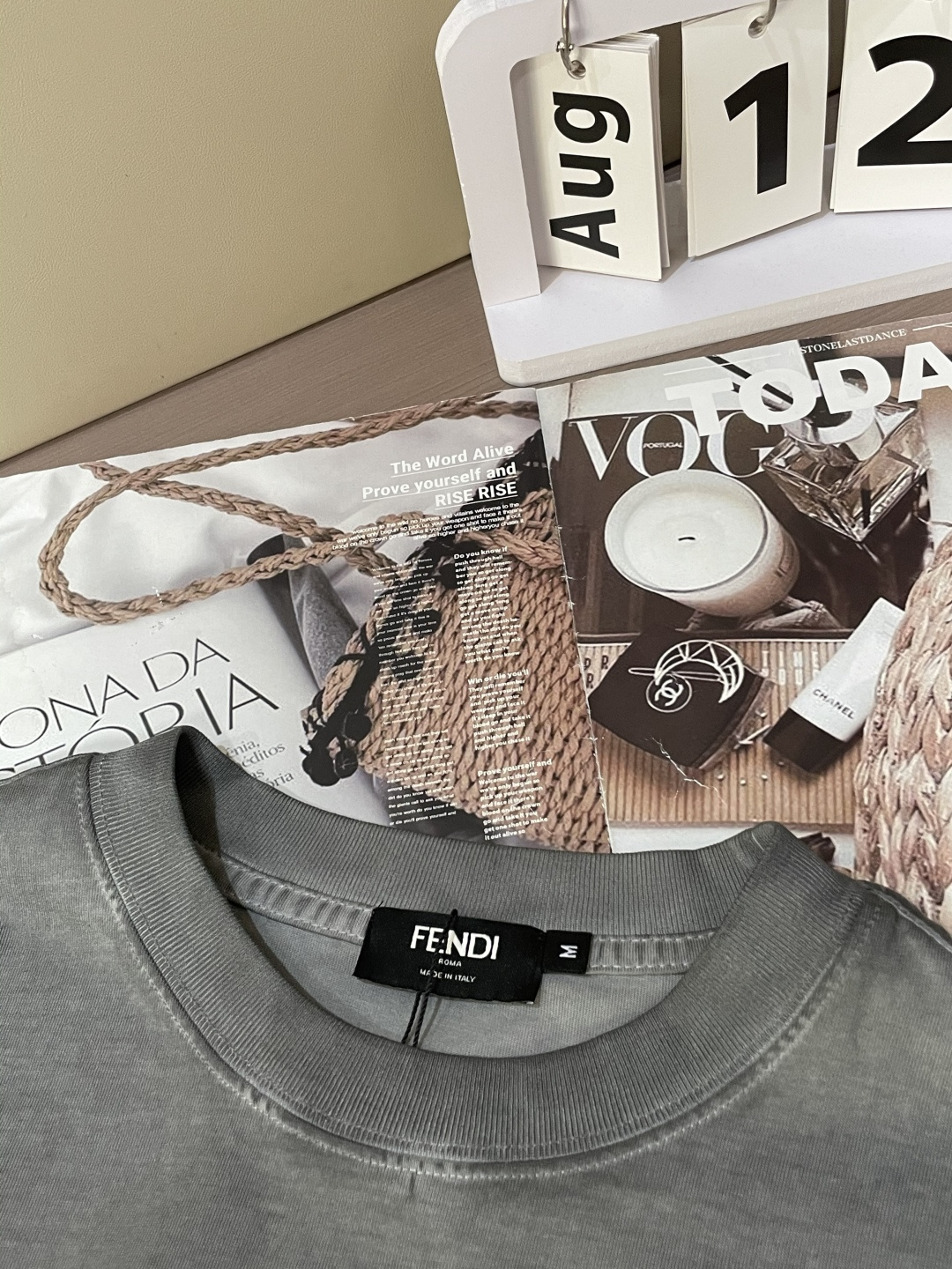 
FD
2025春夏款/官网同步
面料采用纯棉精梳棉面料，做旧处理，上身效果宽松休闲，宽松版型，日常衣橱