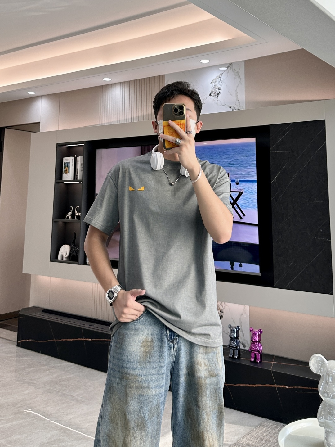 
FD
2025春夏款/官网同步
面料采用纯棉精梳棉面料，做旧处理，上身效果宽松休闲，宽松版型，日常衣橱