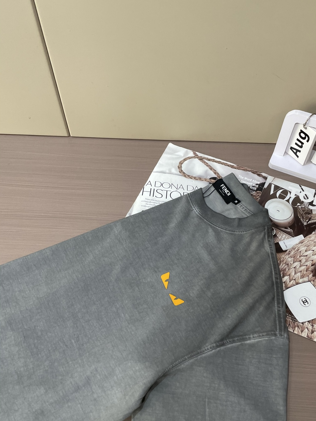 
FD
2025春夏款/官网同步
面料采用纯棉精梳棉面料，做旧处理，上身效果宽松休闲，宽松版型，日常衣橱