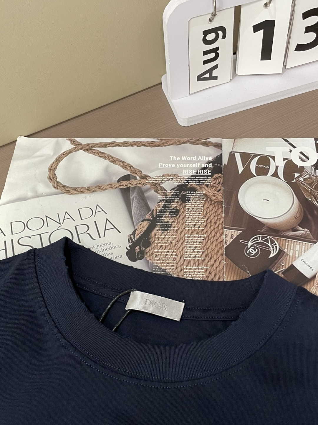 
Dior
2025春夏款/官网同步
面料采用纯棉精梳棉面料，上身效果宽松休闲，宽松版型，日常衣橱必备单