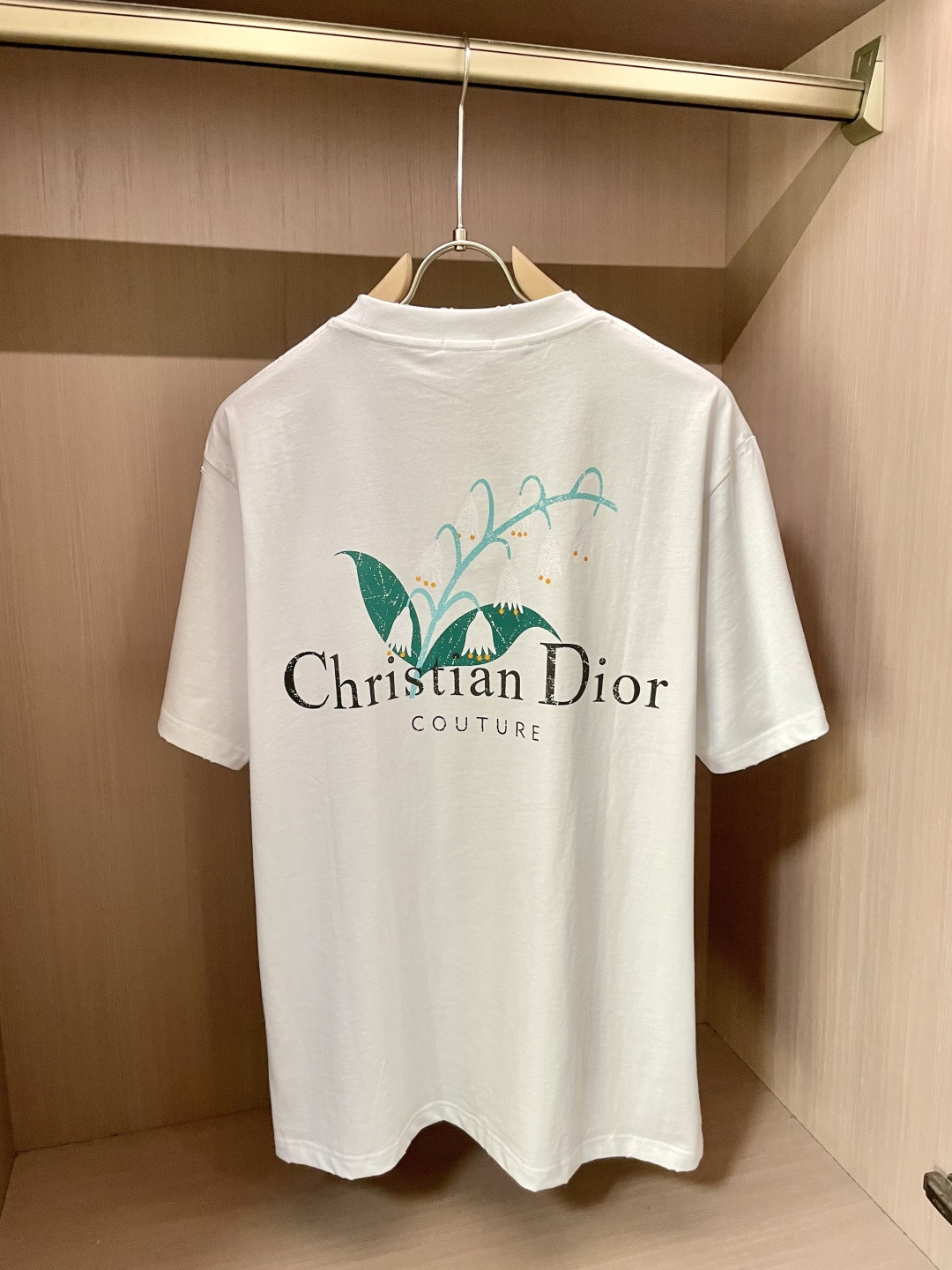 
Dior
2025春夏款/官网同步
面料采用纯棉精梳棉面料，上身效果宽松休闲，宽松版型，日常衣橱必备单
