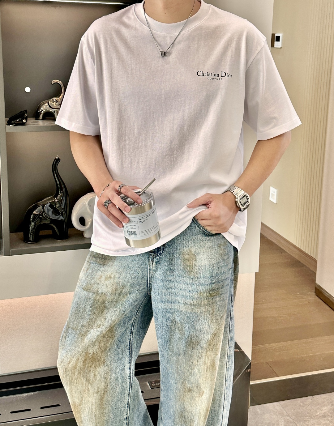 
Dior
2025春夏款/官网同步
面料采用纯棉精梳棉面料，上身效果宽松休闲，宽松版型，日常衣橱必备单