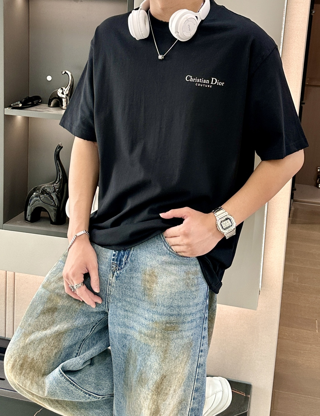 
Dior
2025春夏款/官网同步
面料采用纯棉精梳棉面料，上身效果宽松休闲，宽松版型，日常衣橱必备单