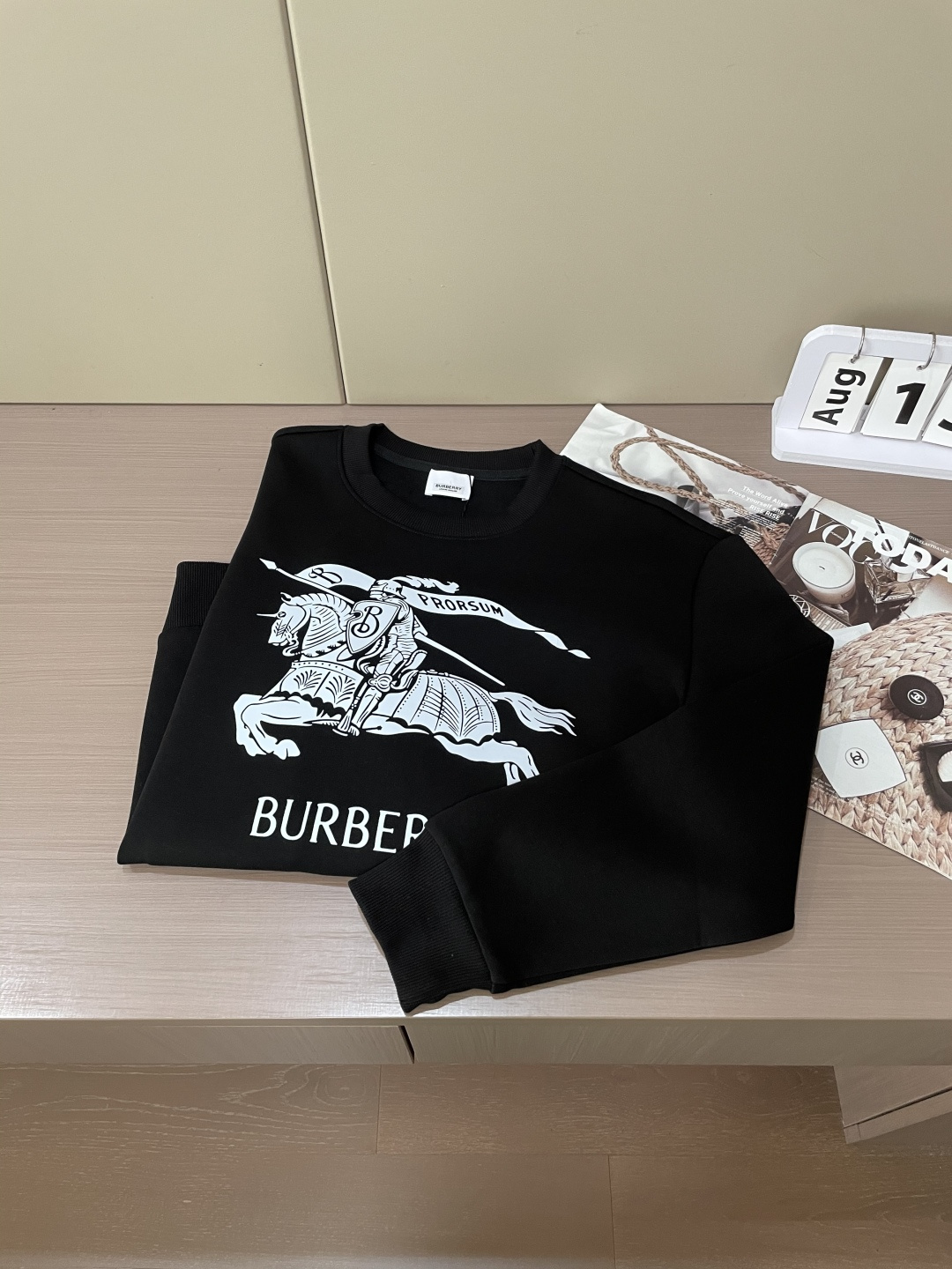 Bur /2025秋冬新品 
定制顶级卫衣棉，面料特别有质感，冬季必备单品，保暖性好。男女通穿，细节到位