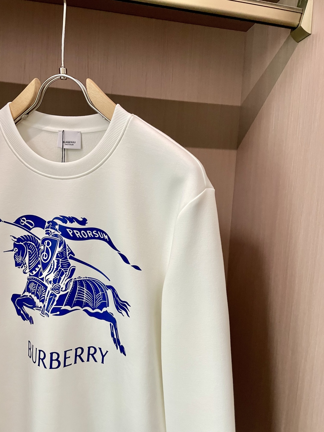 Bur /2025秋冬新品 
定制顶级卫衣棉，面料特别有质感，冬季必备单品，保暖性好。男女通穿，细节到位