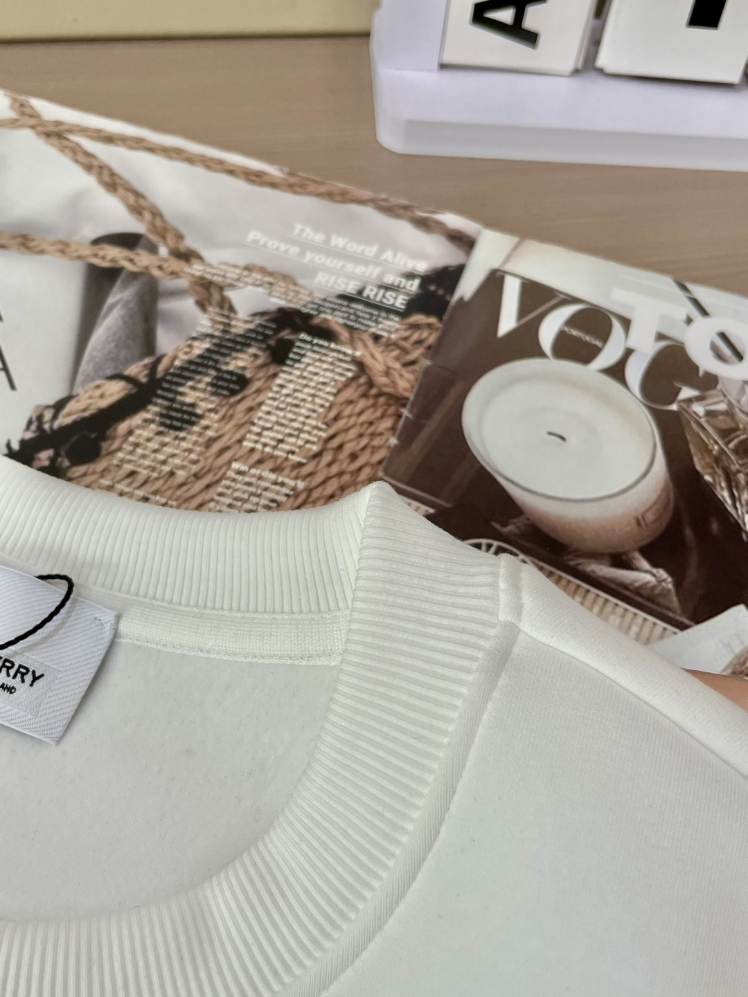 Bur /2025秋冬新品 
定制顶级卫衣棉，面料特别有质感，冬季必备单品，保暖性好。男女通穿，细节到位