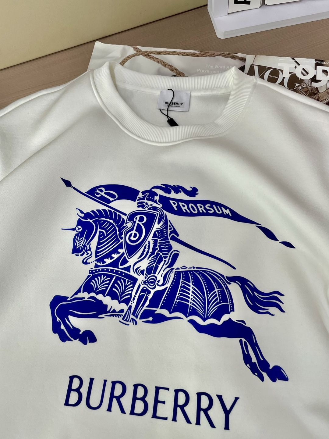 Bur /2025秋冬新品 
定制顶级卫衣棉，面料特别有质感，冬季必备单品，保暖性好。男女通穿，细节到位