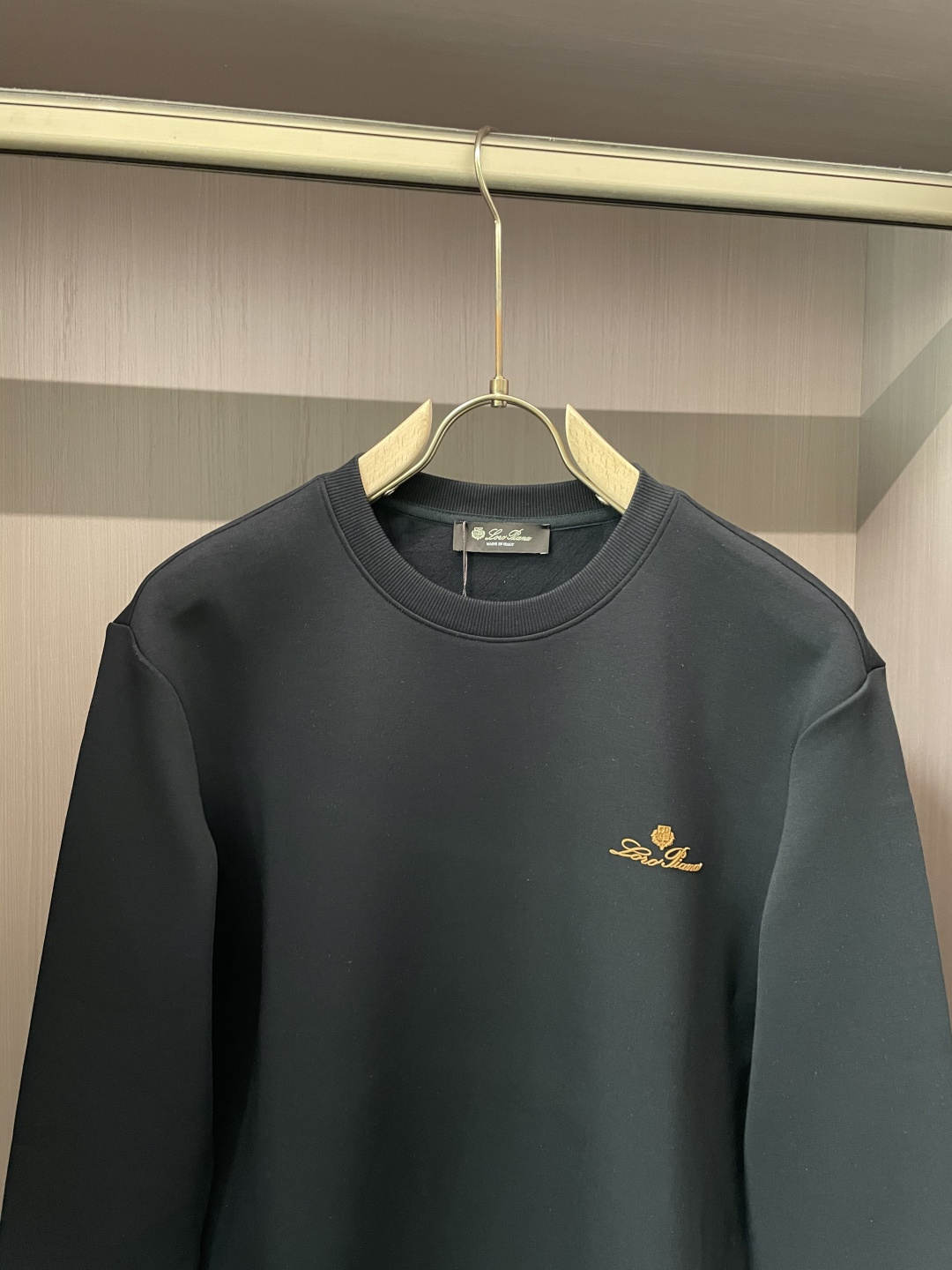 lP🆕 /2025秋冬新品 
定制顶级卫衣棉，面料特别有质感，冬季必备单品，保暖性好。男女通穿，细节到位