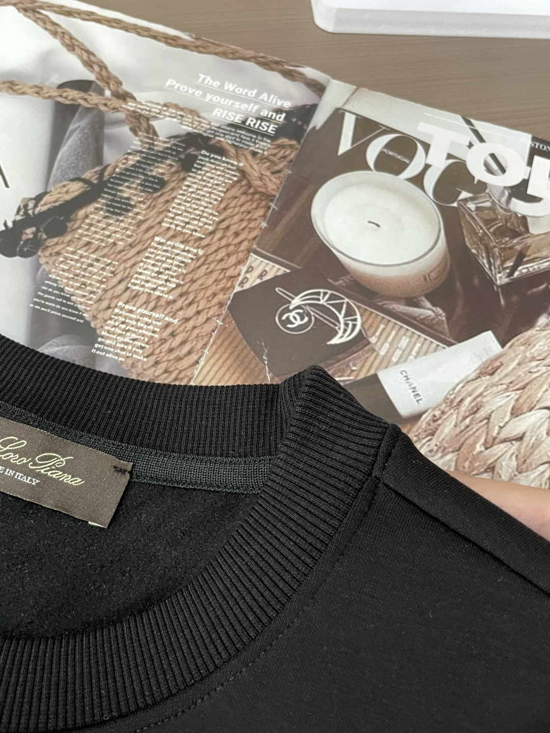 lP🆕 /2025秋冬新品 
定制顶级卫衣棉，面料特别有质感，冬季必备单品，保暖性好。男女通穿，细节到位