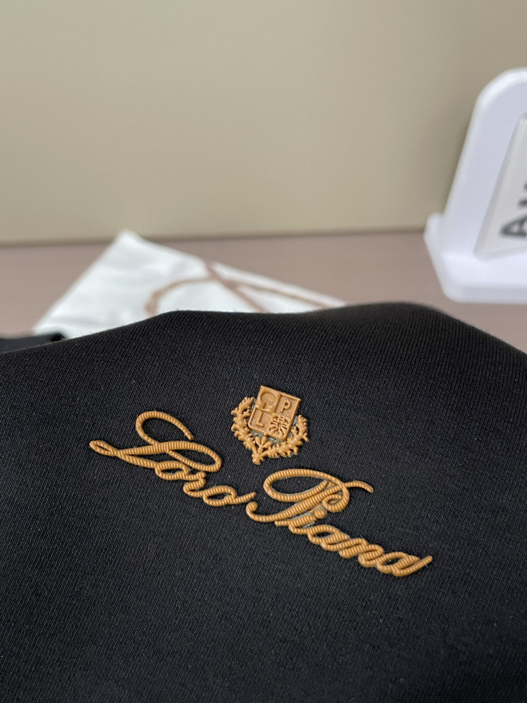 lP🆕 /2025秋冬新品 
定制顶级卫衣棉，面料特别有质感，冬季必备单品，保暖性好。男女通穿，细节到位