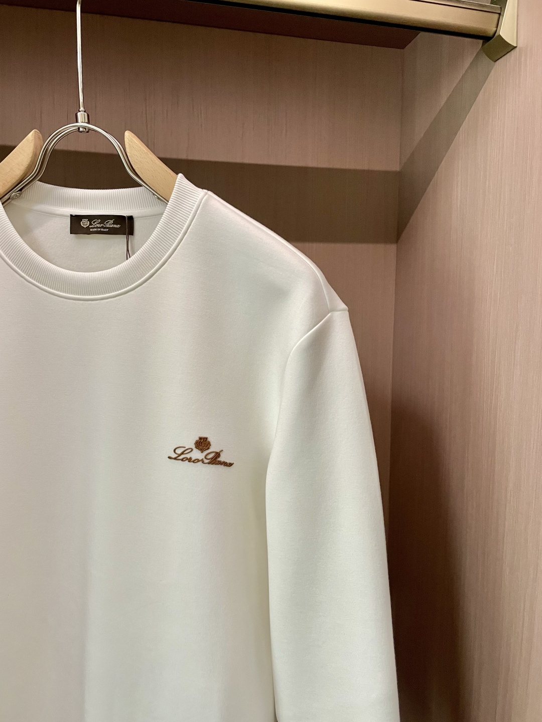 lP🆕  /2025秋冬新品 
定制顶级卫衣棉，面料特别有质感，冬季必备单品，保暖性好。男女通穿，细节到