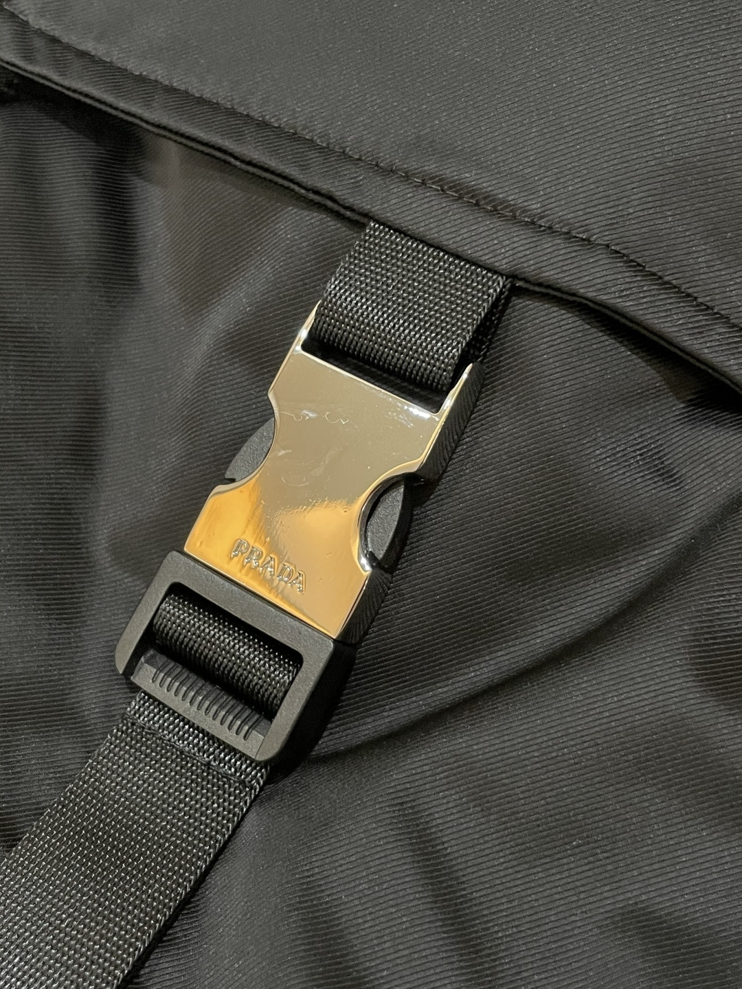 
Prad 高级定制 2025秋冬新品 轻熟商务 在随意的装束中都能体现低调奢华感 时尚简约百搭夹克 采