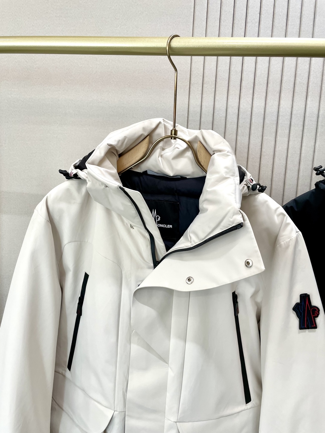 Monc1er 蒙口 代购级别高端订单，新款男款滑雪服羽绒服，休闲户外型连帽羽绒服，防风防水压胶工艺，9