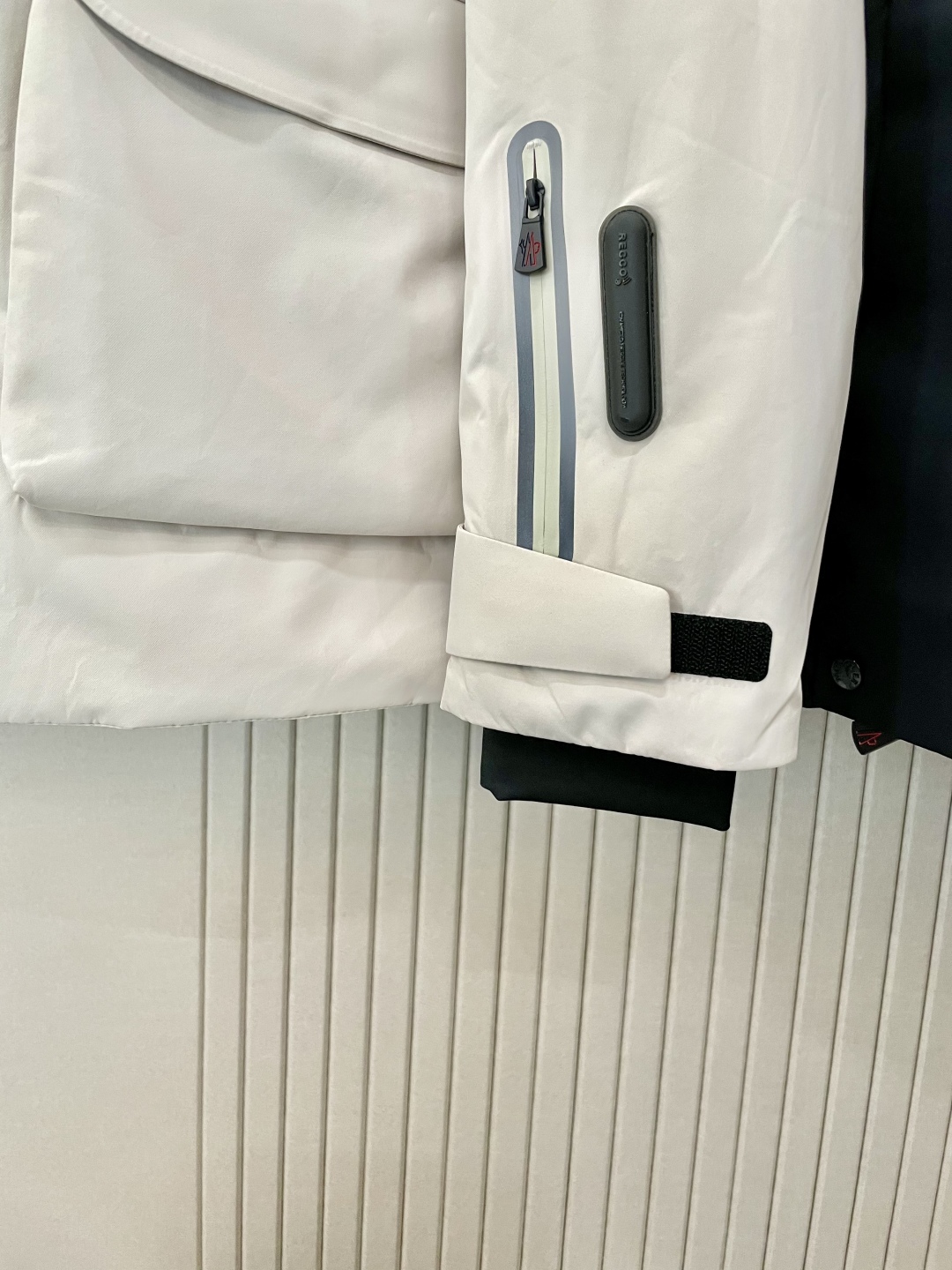 Monc1er 蒙口 代购级别高端订单，新款男款滑雪服羽绒服，休闲户外型连帽羽绒服，防风防水压胶工艺，9