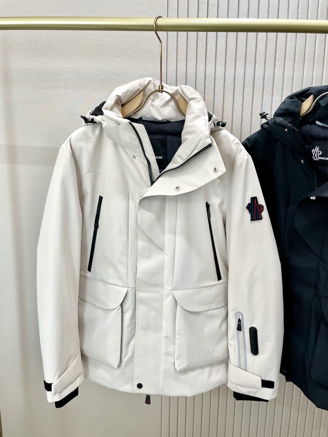 Monc1er 蒙口 代购级别高端订单，新款男款滑雪服羽绒服，休闲户外型连帽羽绒服，防风防水压胶工艺，9