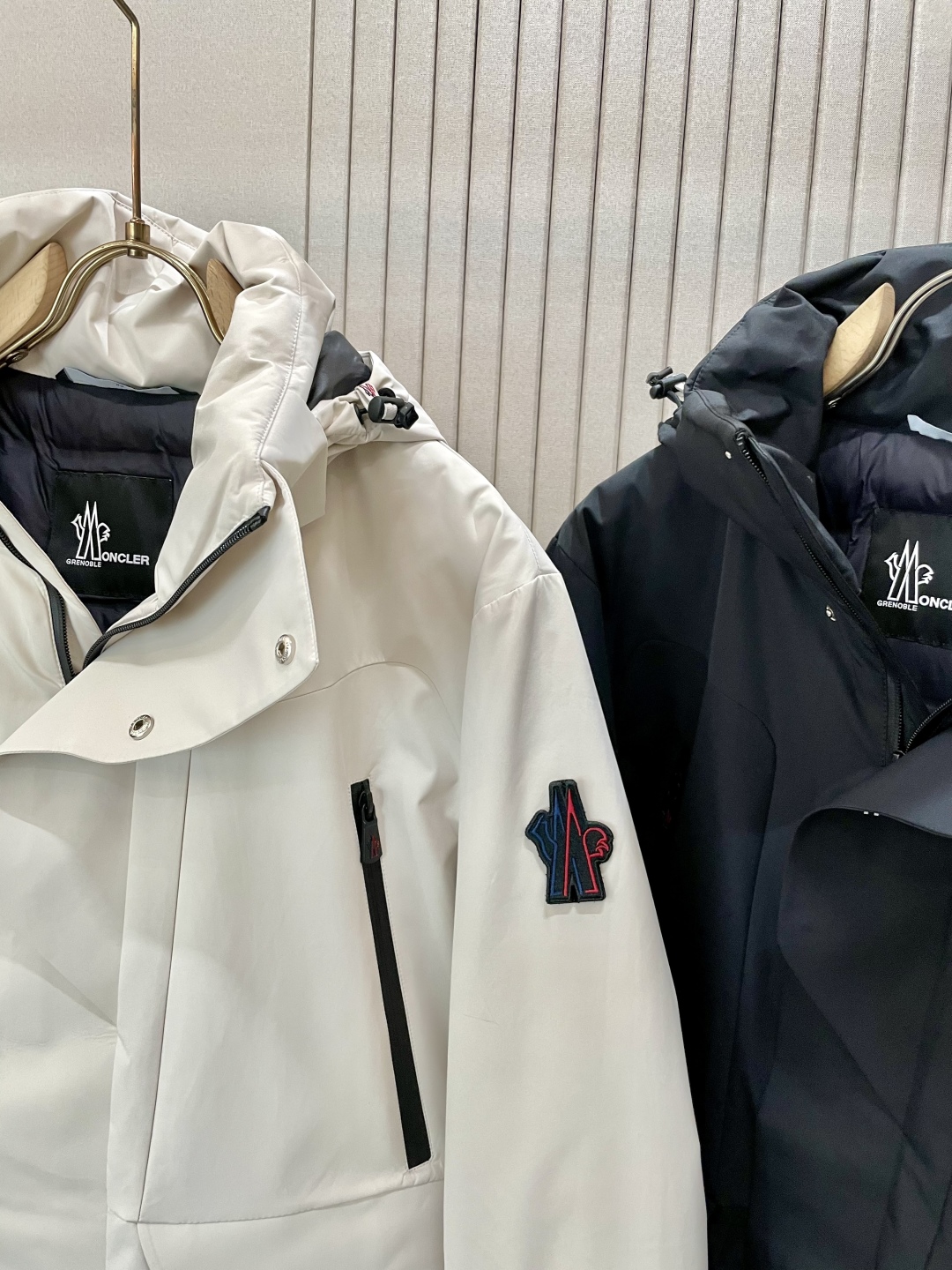Monc1er 蒙口 代购级别高端订单，新款男款滑雪服羽绒服，休闲户外型连帽羽绒服，防风防水压胶工艺，9