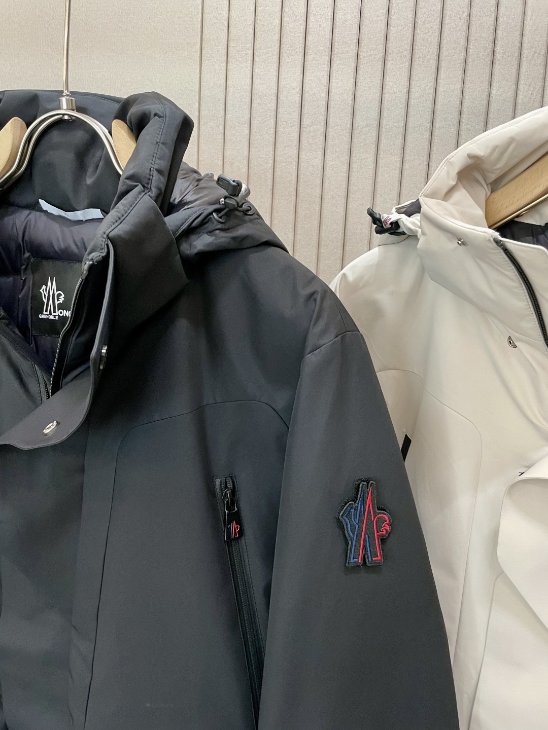 Monc1er 蒙口 代购级别高端订单，新款男款滑雪服羽绒服，休闲户外型连帽羽绒服，防风防水压胶工艺，9