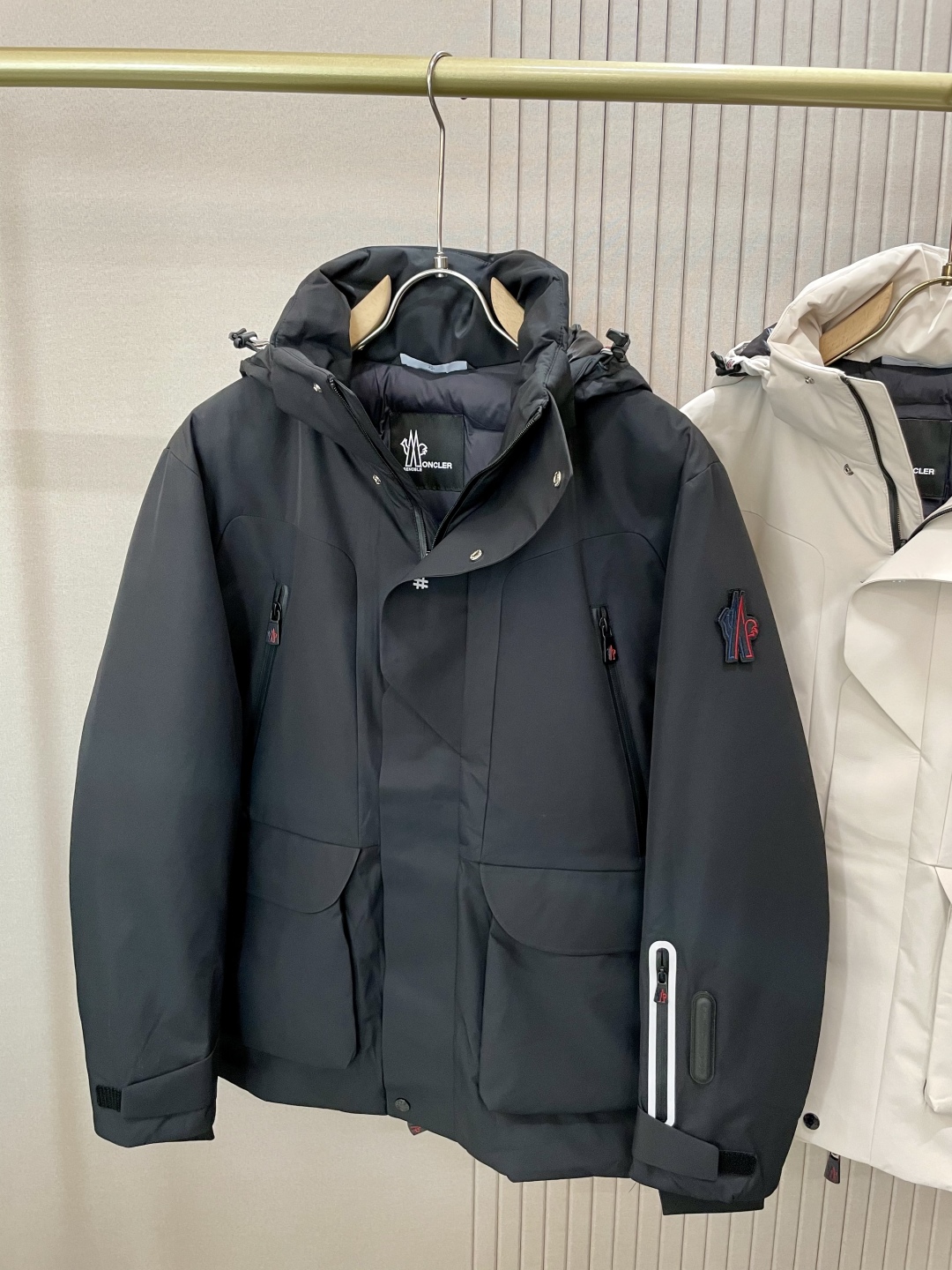 Monc1er 蒙口 代购级别高端订单，新款男款滑雪服羽绒服，休闲户外型连帽羽绒服，防风防水压胶工艺，9