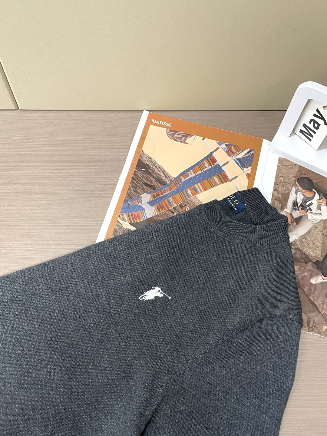 
拉夫劳伦 2025ss秋冬打底新品男士针织短袖衫！独家首发 采用纤维超细与高弹的伊力特纱线织造而成，质