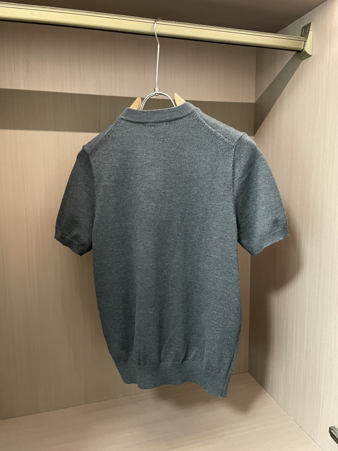 
拉夫劳伦 2025ss秋冬打底新品男士针织短袖衫！独家首发 采用纤维超细与高弹的伊力特纱线织造而成，质