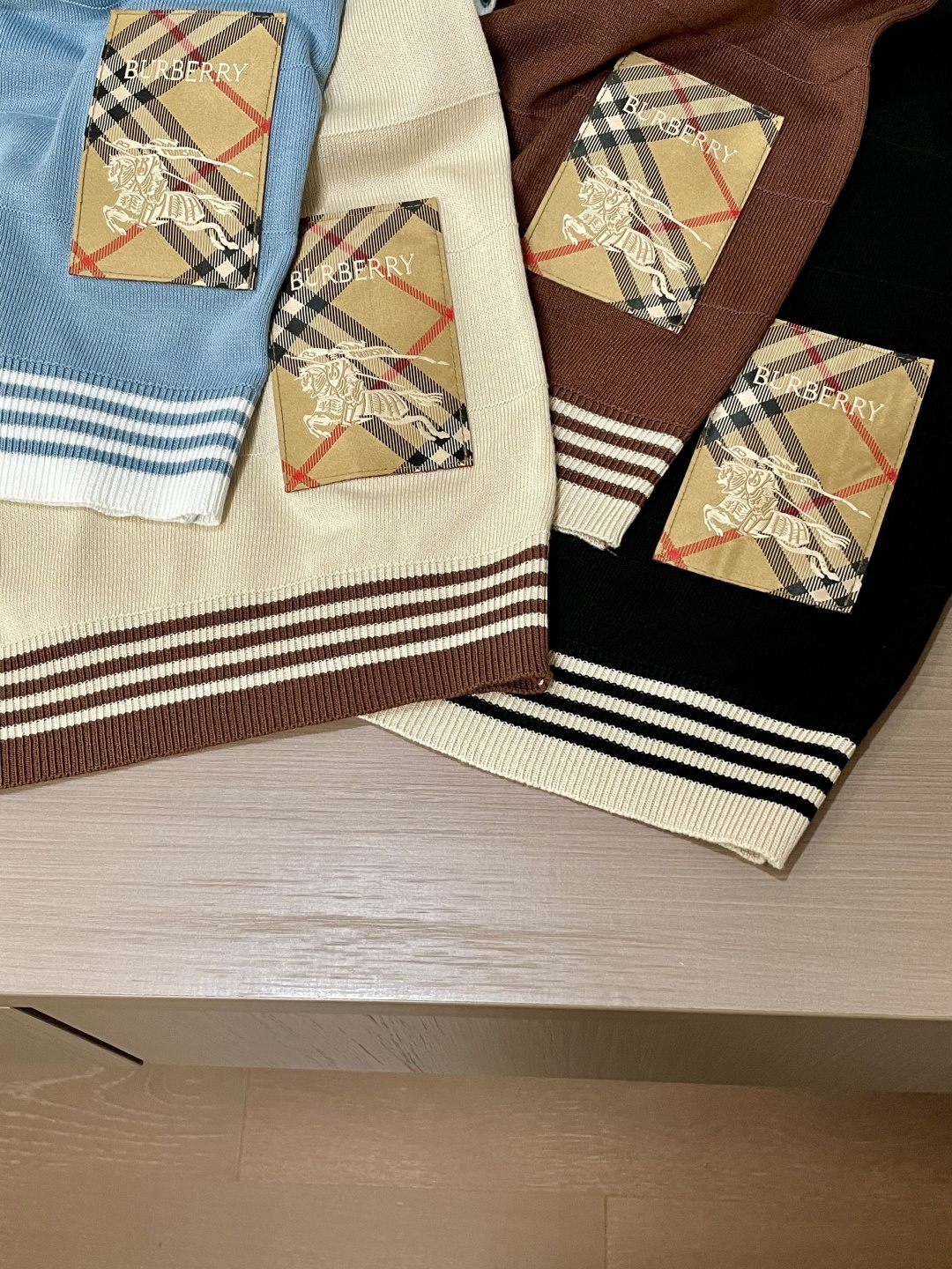 
BUR 2025ss秋冬打底新品男士针织短袖衫！独家首发 采用纤维超细与高弹的伊力特纱线织造而成，质感