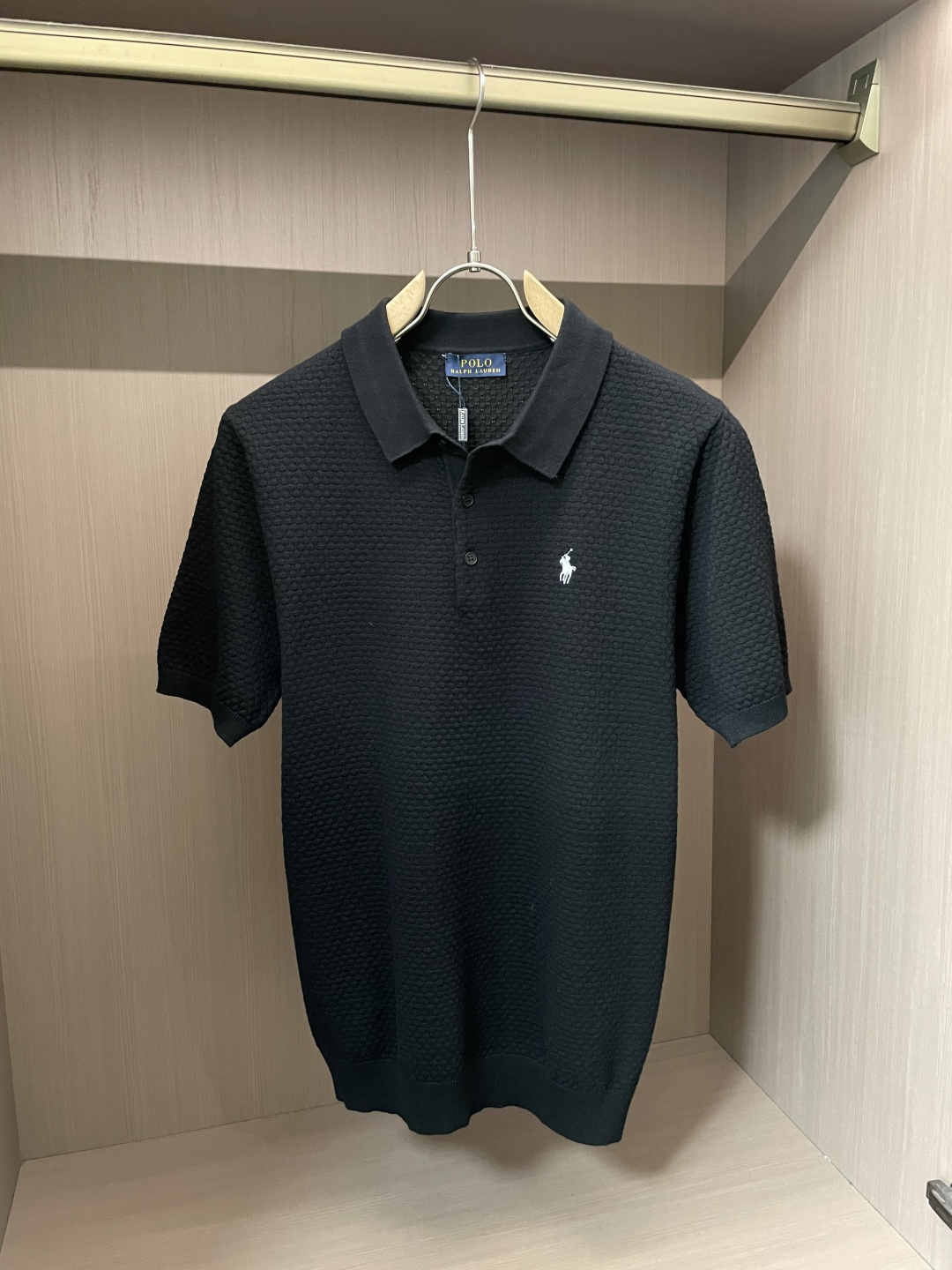 
拉夫劳伦 2025ss秋冬打底新品男士针织短袖衫！独家首发 采用纤维超细与高弹的伊力特纱线织造而成，质