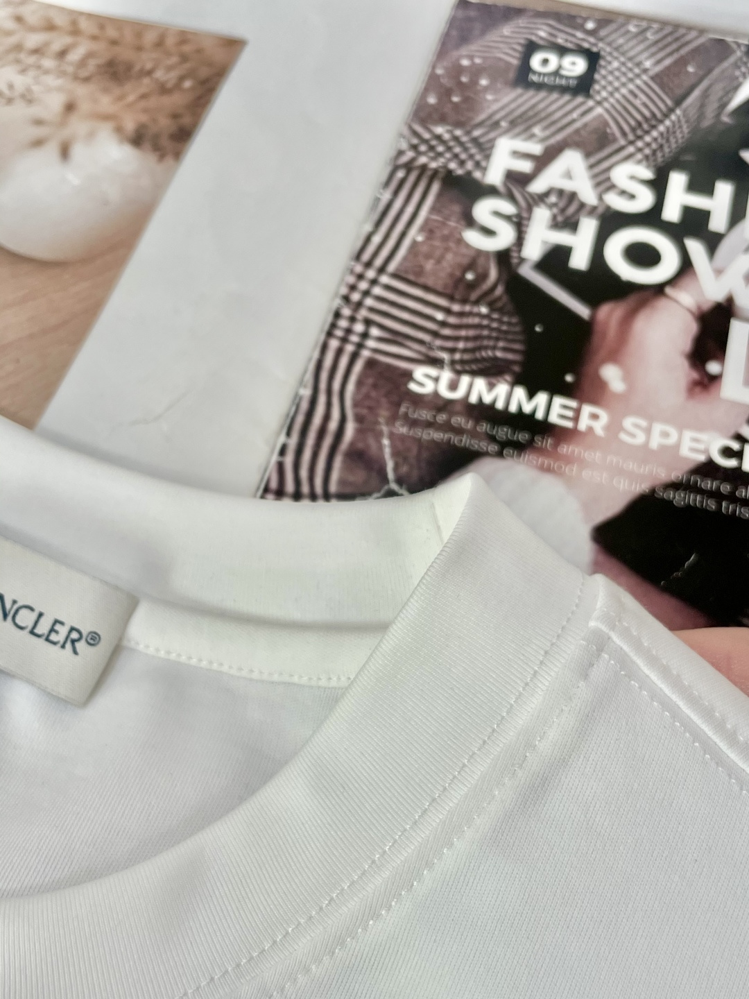 
蒙口 重磅推荐！2025ss夏装新品 专柜在售 最新系列图案logo短袖T恤 必须人手一件的节奏！进口