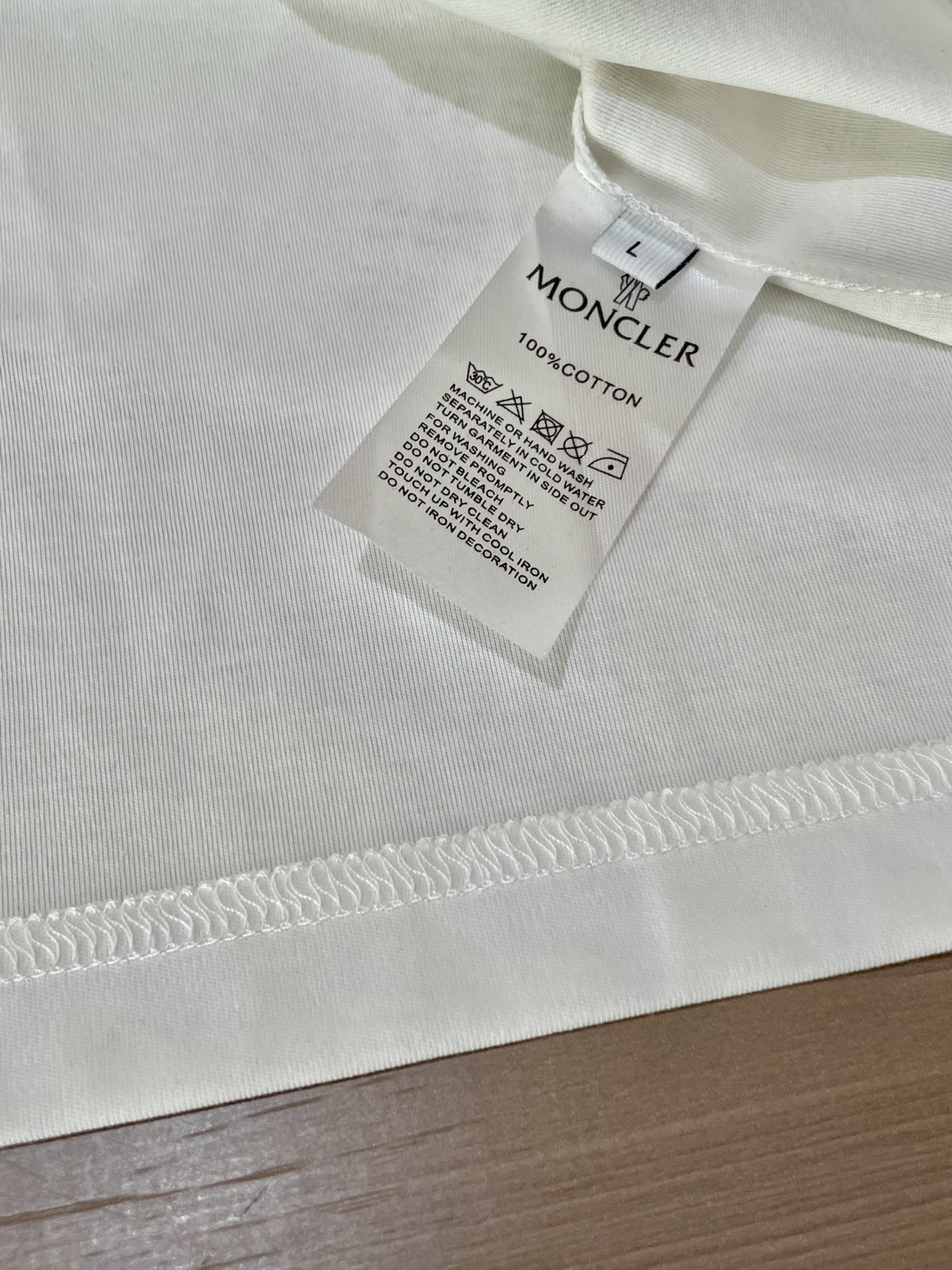 
蒙口 重磅推荐！2025ss夏装新品 专柜在售 最新系列图案logo短袖T恤 必须人手一件的节奏！进口