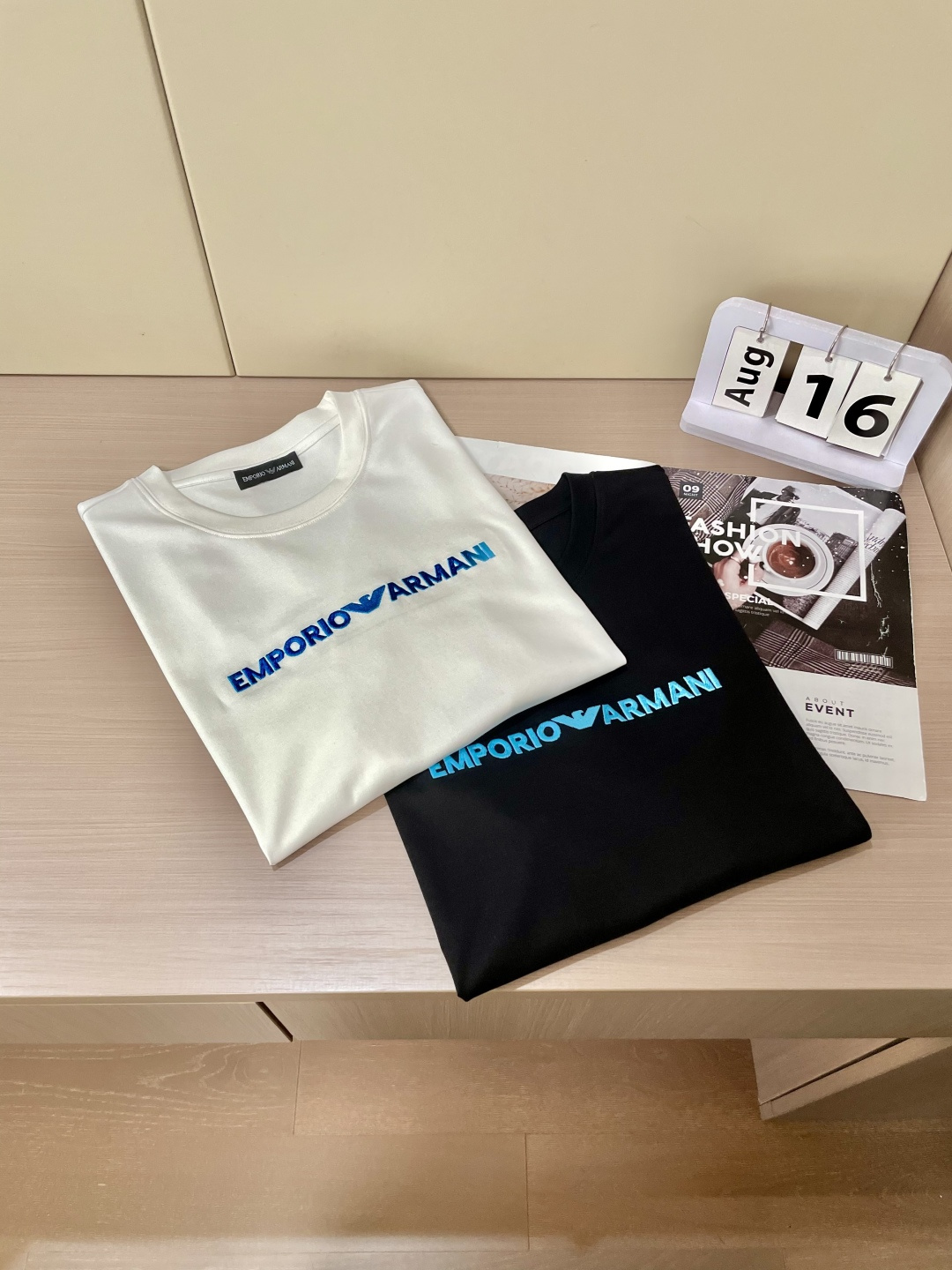 
阿玛尼 重磅推荐！2025ss夏装新品 专柜在售 最新系列图案logo短袖T恤 必须人手一件的节奏！进