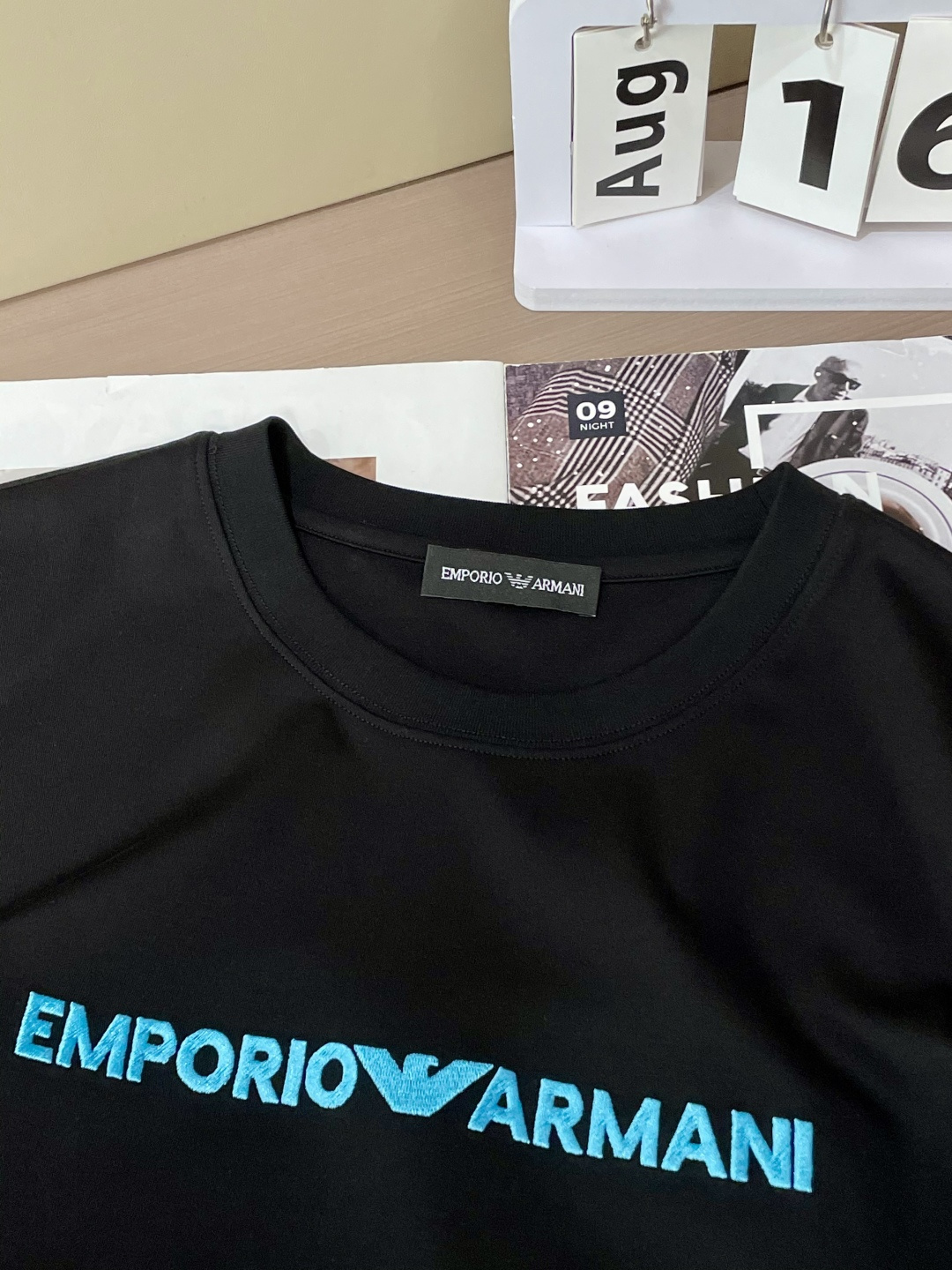 
阿玛尼 重磅推荐！2025ss夏装新品 专柜在售 最新系列图案logo短袖T恤 必须人手一件的节奏！进