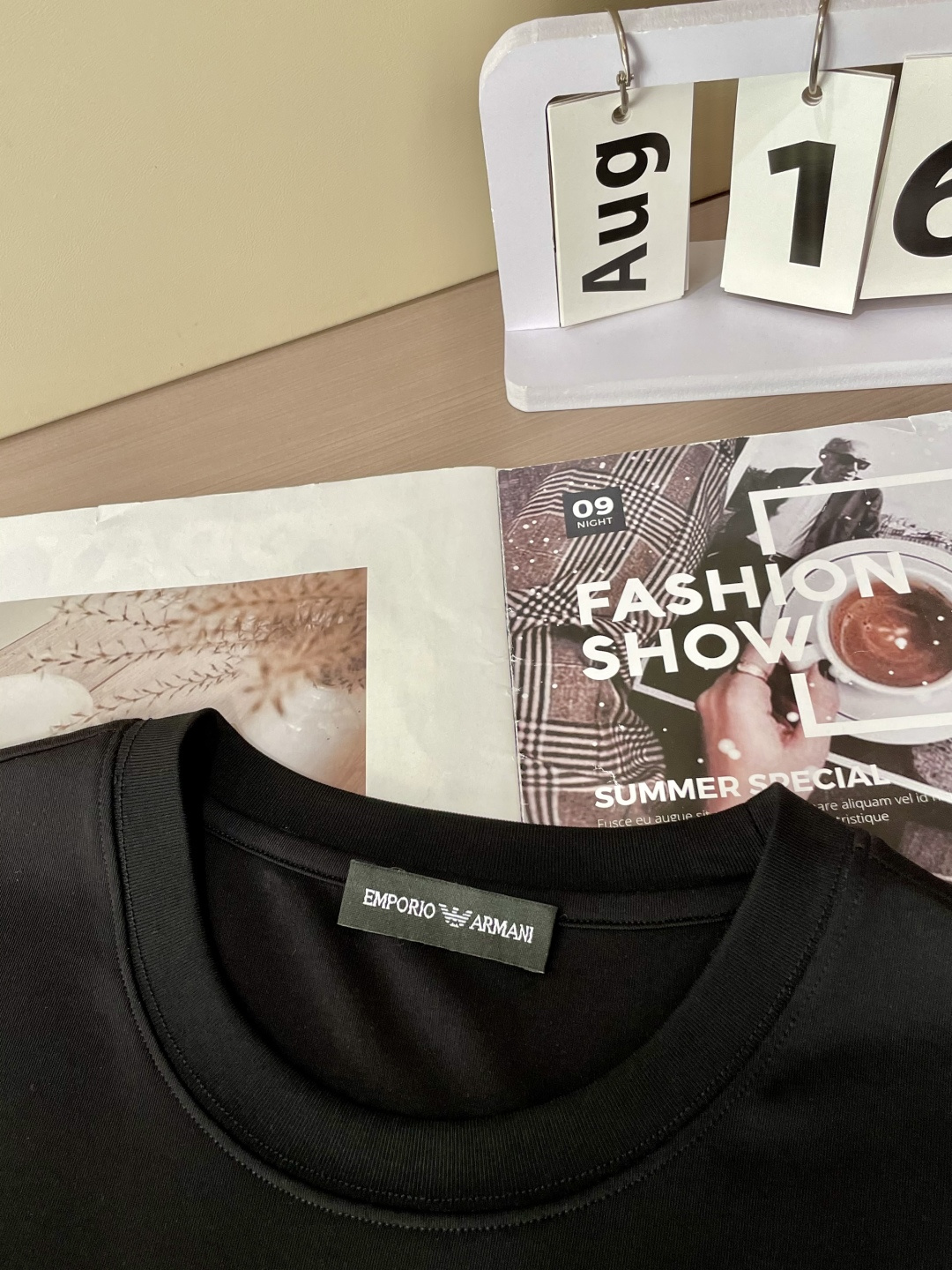 
阿玛尼 重磅推荐！2025ss夏装新品 专柜在售 最新系列图案logo短袖T恤 必须人手一件的节奏！进