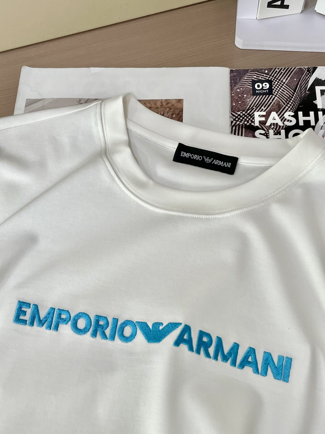 
阿玛尼 重磅推荐！2025ss夏装新品 专柜在售 最新系列图案logo短袖T恤 必须人手一件的节奏！进