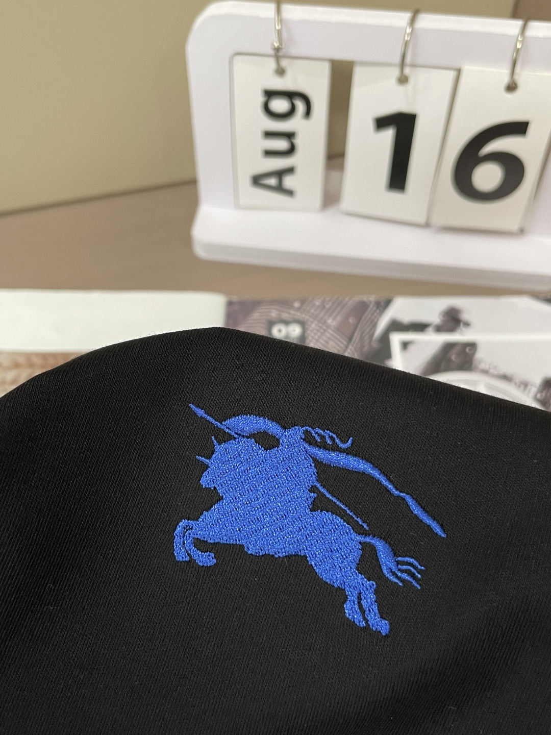 
Bur 重磅推荐！2025ss夏装新品 专柜在售 最新系列图案logo短袖T恤 必须人手一件的节奏！进