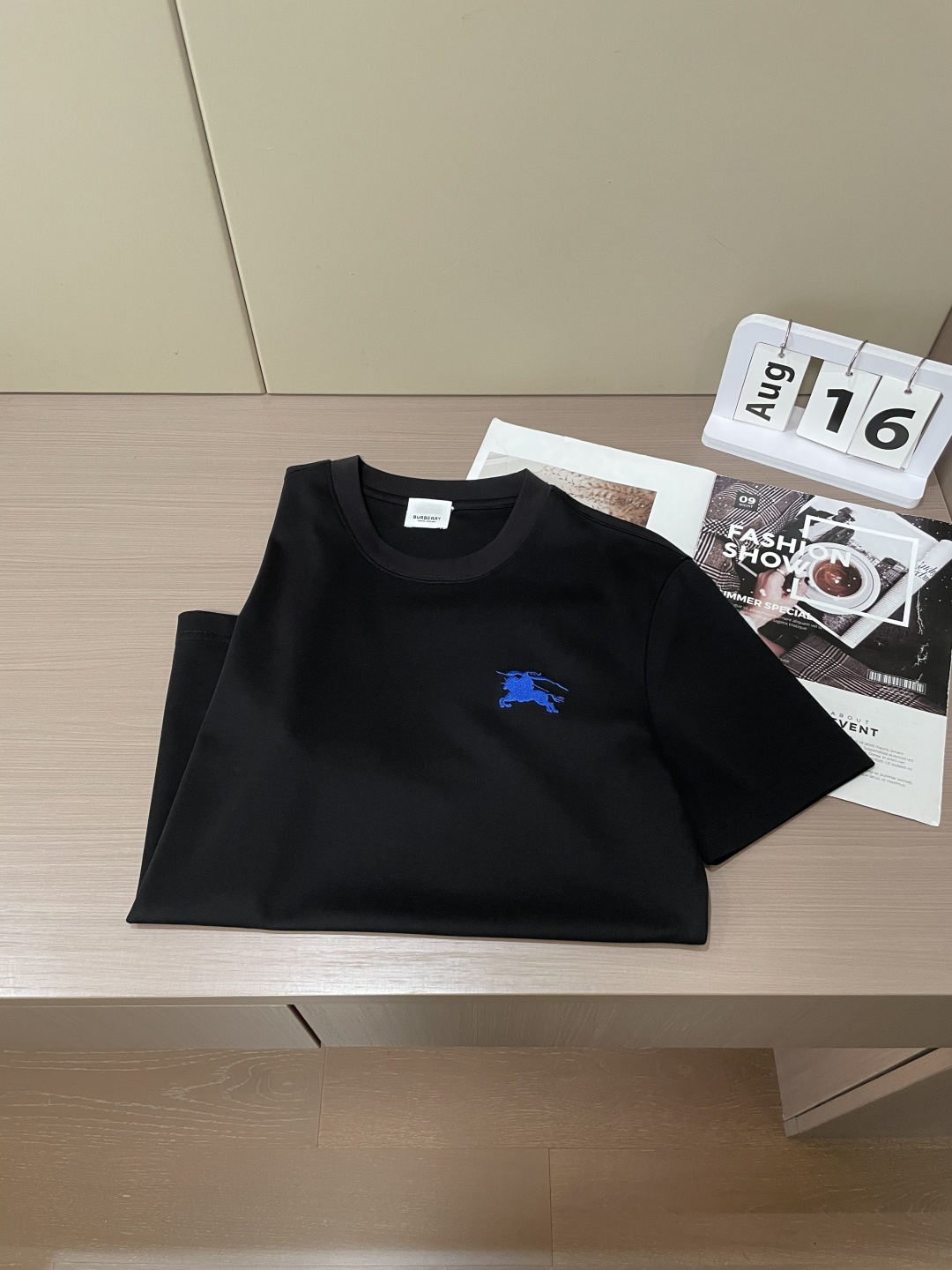 
Bur 重磅推荐！2025ss夏装新品 专柜在售 最新系列图案logo短袖T恤 必须人手一件的节奏！进