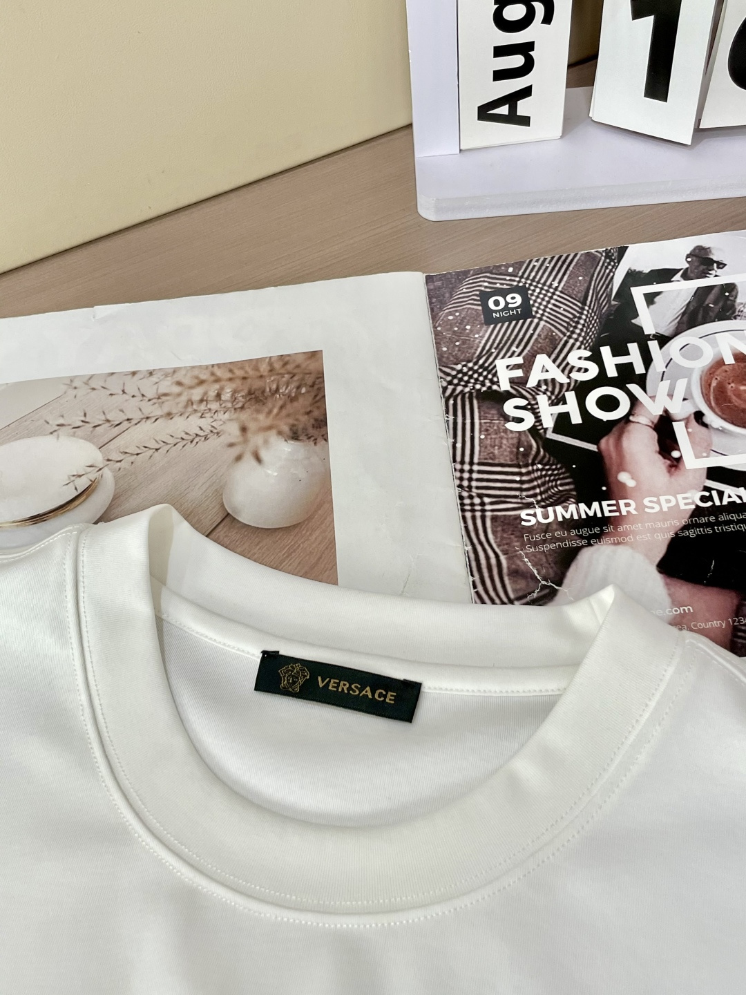 
范思哲 重磅推荐！2025ss夏装新品 专柜在售 最新系列图案logo短袖T恤 必须人手一件的节奏！进