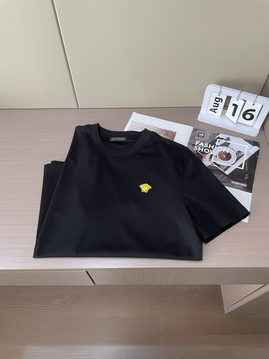 
范思哲 重磅推荐！2025ss夏装新品 专柜在售 最新系列图案logo短袖T恤 必须人手一件的节奏！进