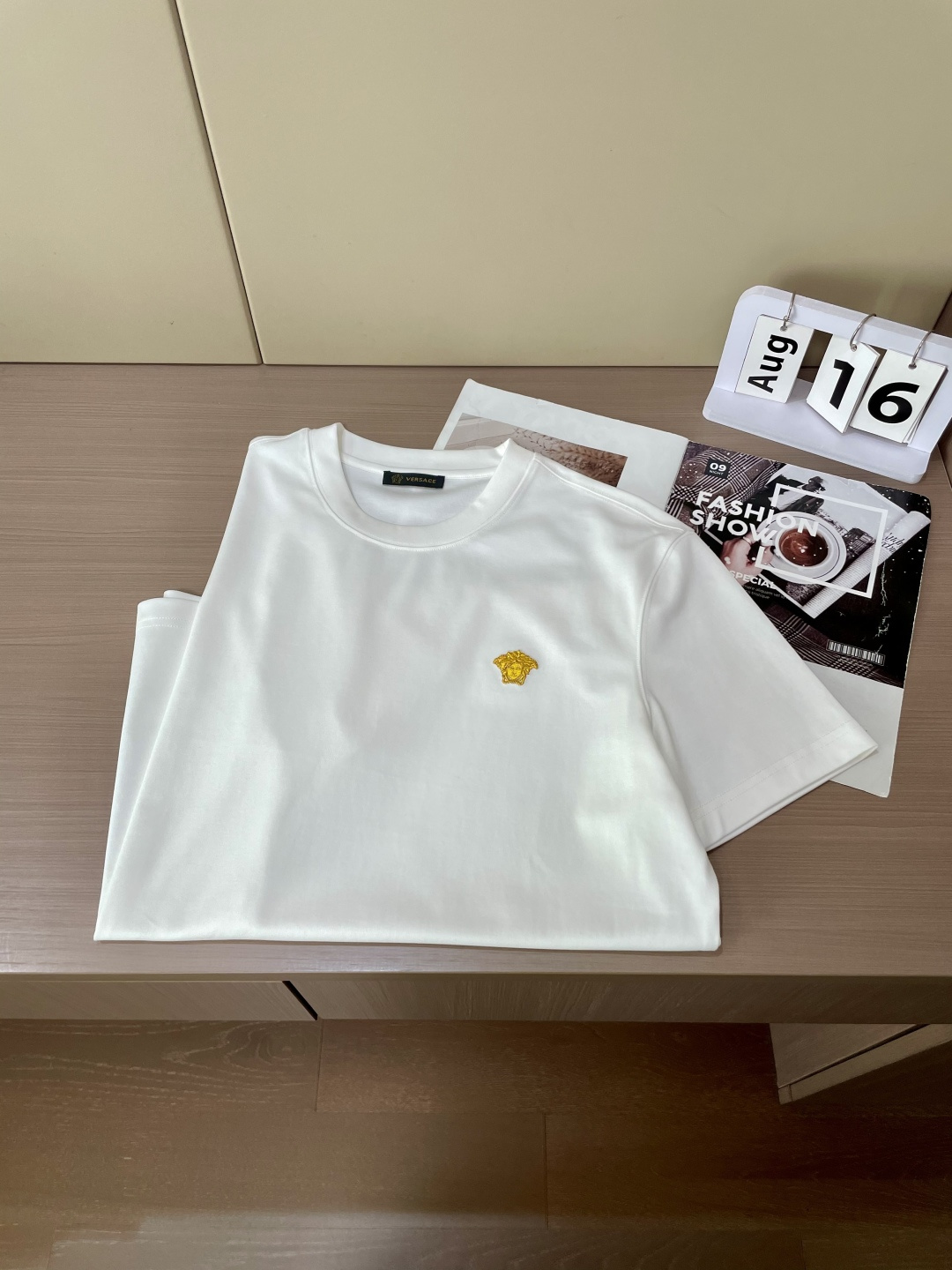 
范思哲 重磅推荐！2025ss夏装新品 专柜在售 最新系列图案logo短袖T恤 必须人手一件的节奏！进