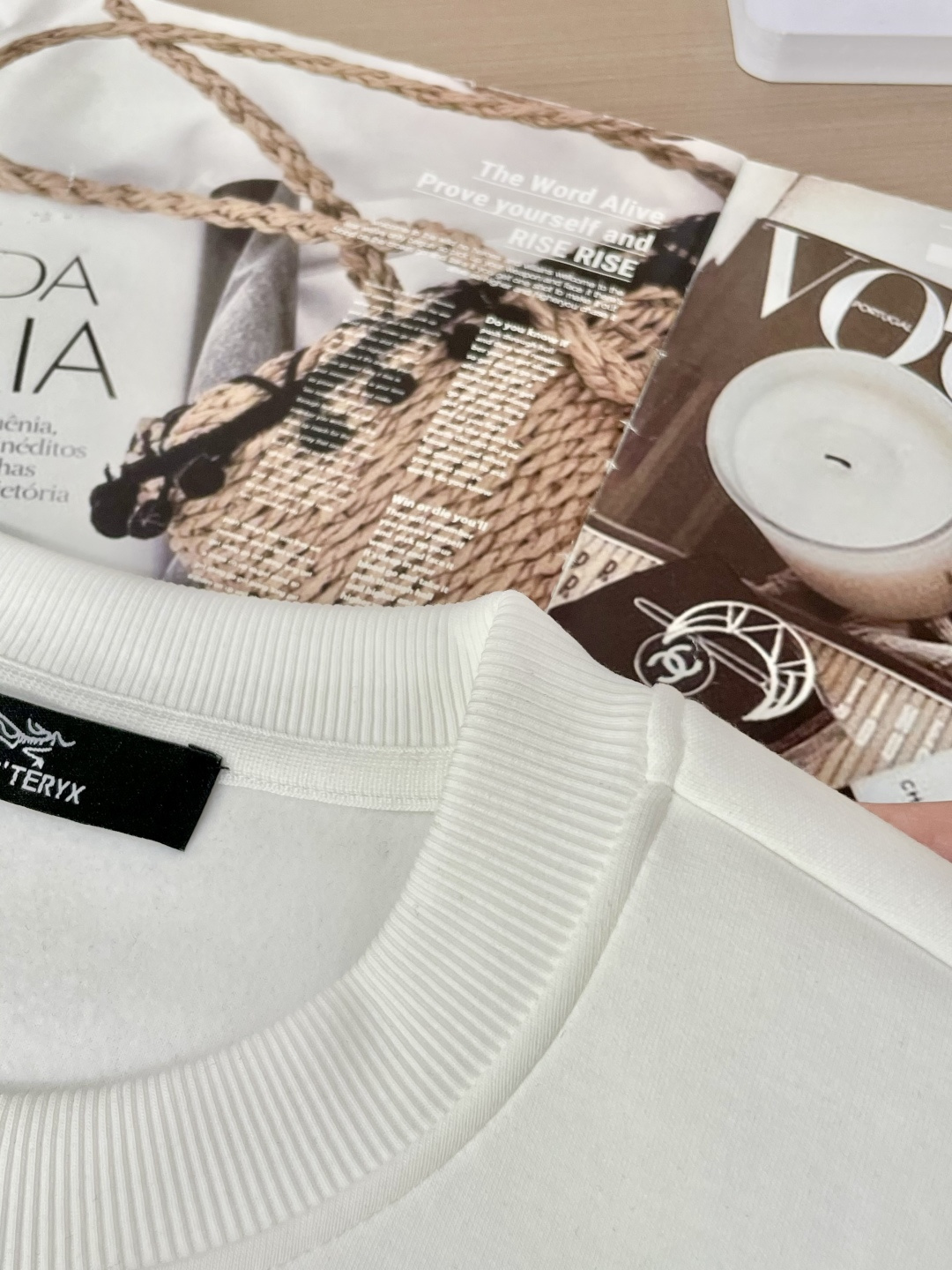 始祖鸟 /2025秋冬新品 
定制顶级卫衣棉，面料特别有质感，冬季必备单品，保暖性好。男女通穿，细节到位