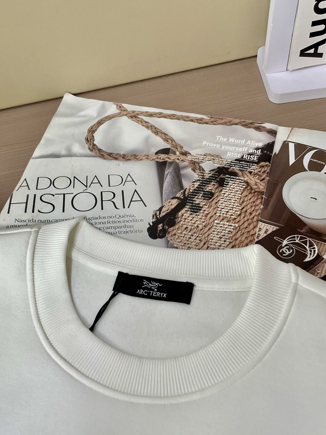 始祖鸟 /2025秋冬新品 
定制顶级卫衣棉，面料特别有质感，冬季必备单品，保暖性好。男女通穿，细节到位