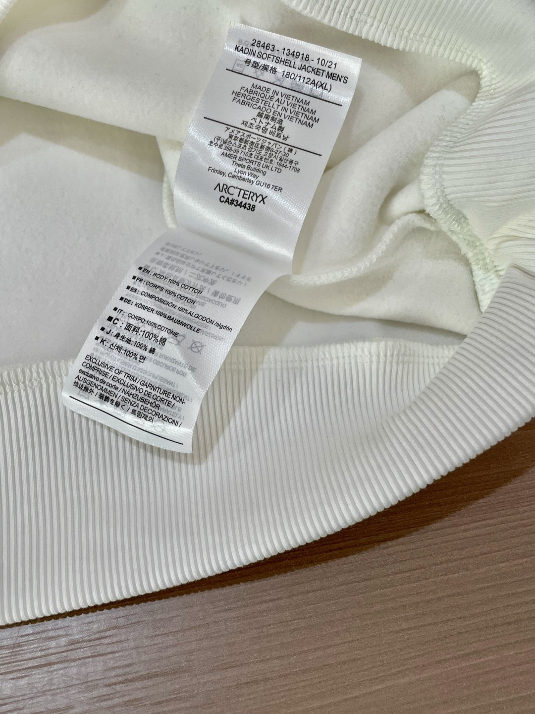 始祖鸟 /2025秋冬新品 
定制顶级卫衣棉，面料特别有质感，冬季必备单品，保暖性好。男女通穿，细节到位