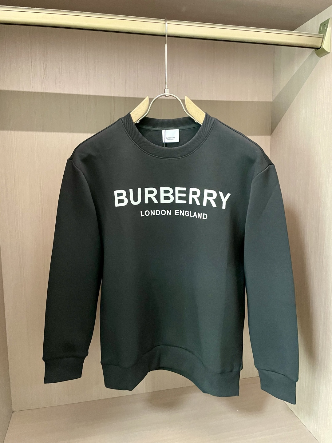 BUR/2025秋冬新品 
定制顶级卫衣棉，面料特别有质感，冬季必备单品，保暖性好。男女通穿，细节到位，