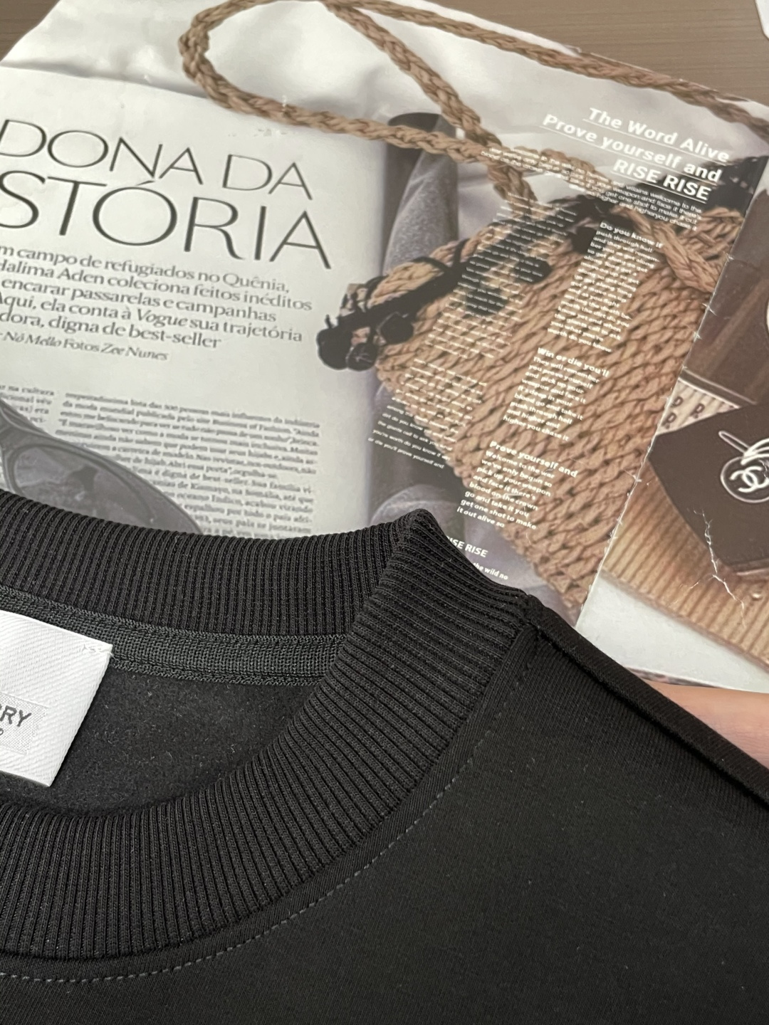 BUR/2025秋冬新品 
定制顶级卫衣棉，面料特别有质感，冬季必备单品，保暖性好。男女通穿，细节到位，