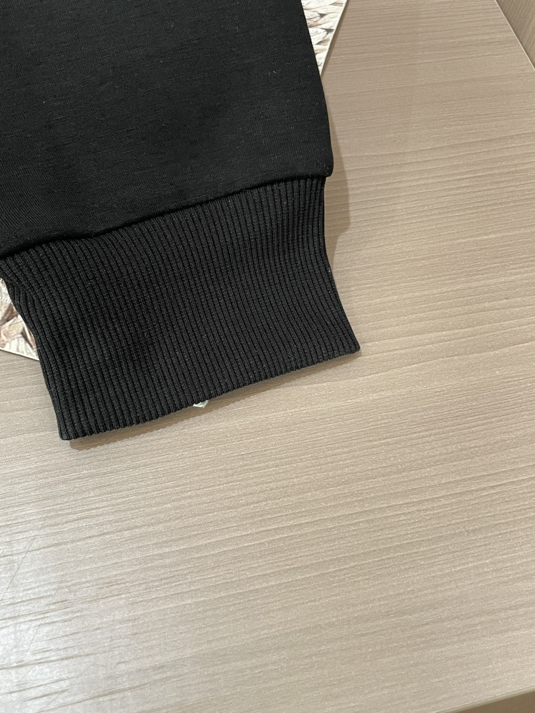 BUR/2025秋冬新品 
定制顶级卫衣棉，面料特别有质感，冬季必备单品，保暖性好。男女通穿，细节到位，