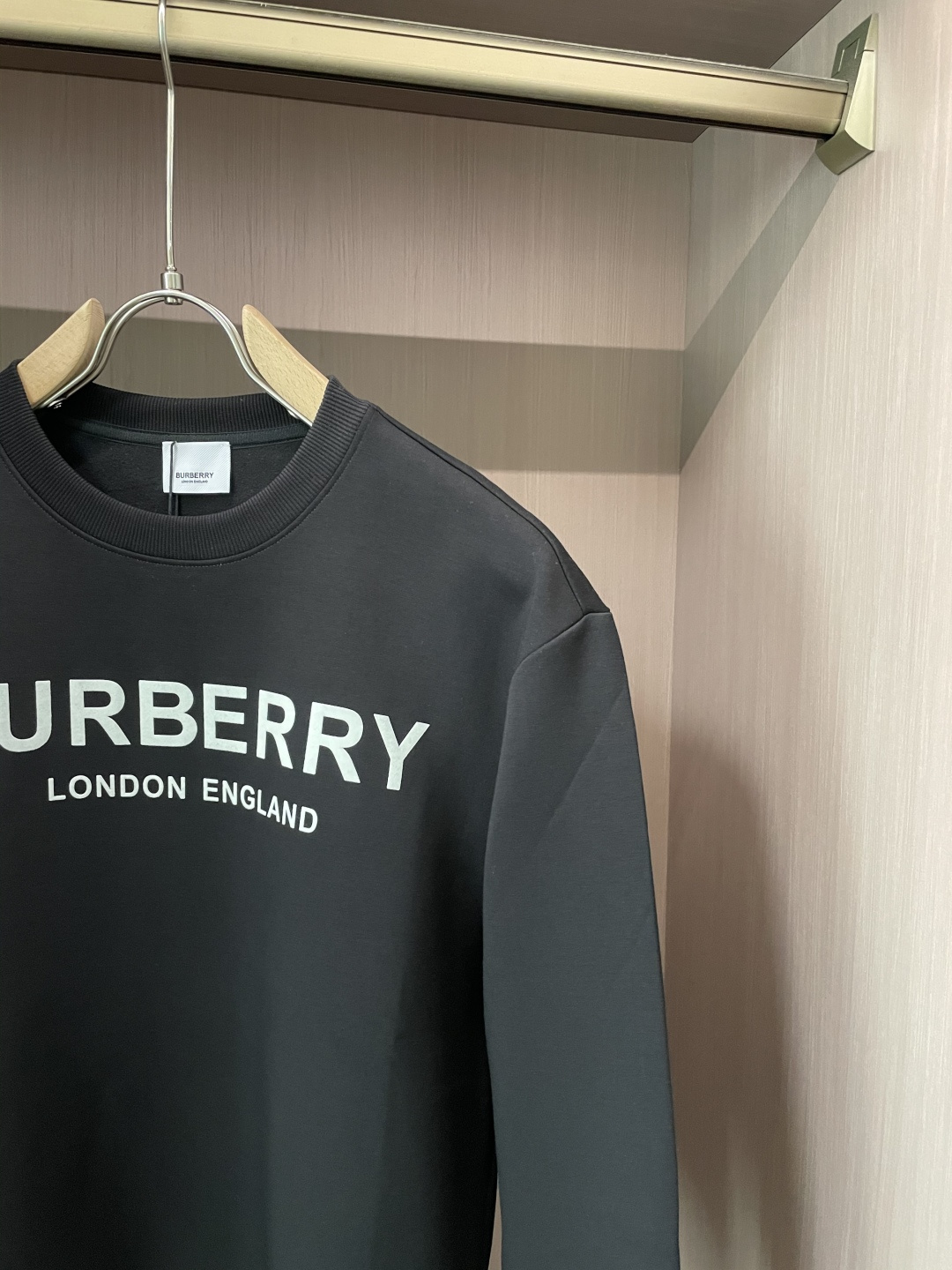 BUR/2025秋冬新品 
定制顶级卫衣棉，面料特别有质感，冬季必备单品，保暖性好。男女通穿，细节到位，