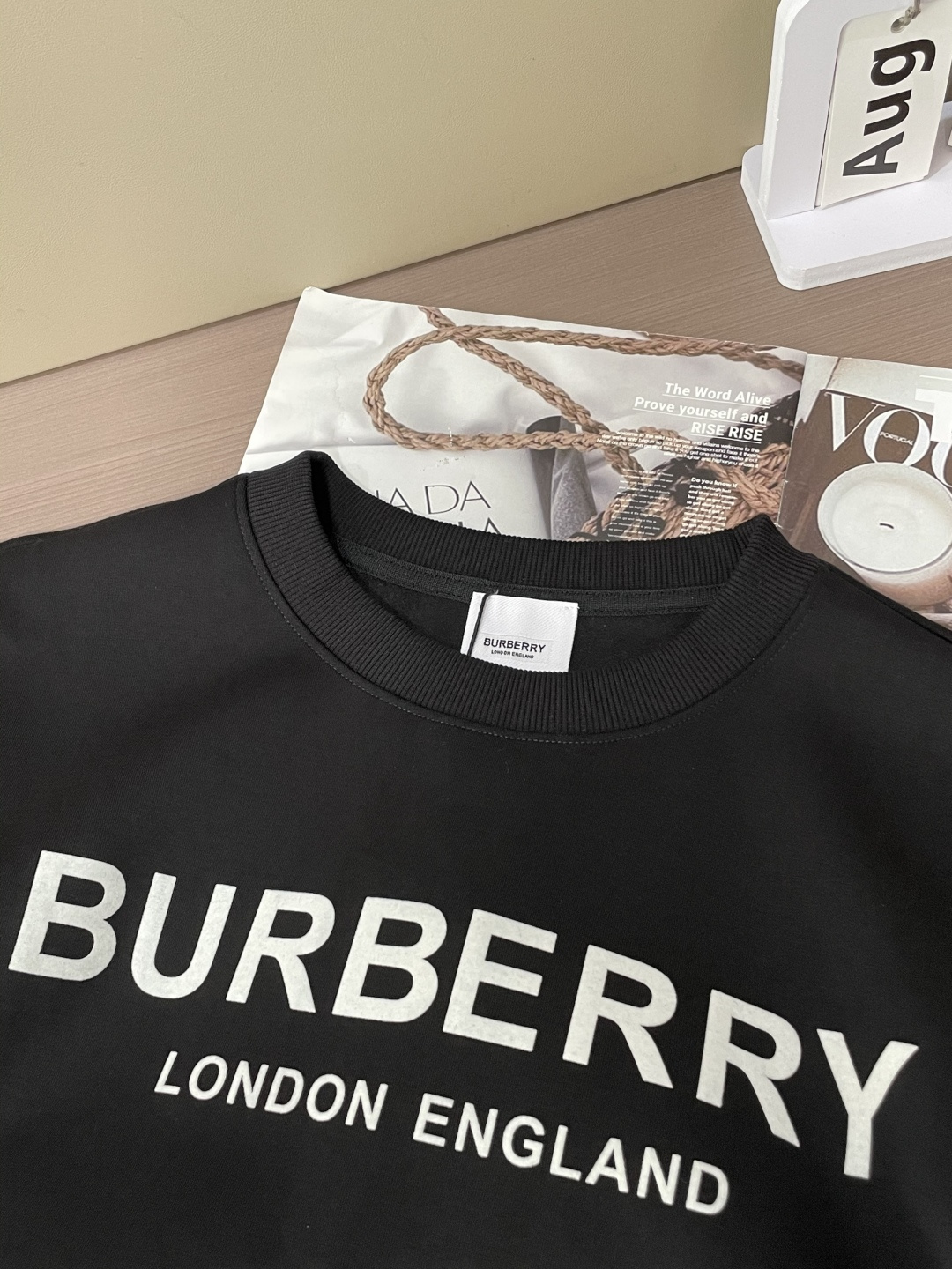 BUR/2025秋冬新品 
定制顶级卫衣棉，面料特别有质感，冬季必备单品，保暖性好。男女通穿，细节到位，