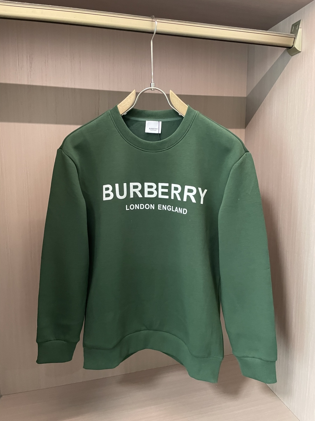 BUR/2025秋冬新品 
定制顶级卫衣棉，面料特别有质感，冬季必备单品，保暖性好。男女通穿，细节到位，